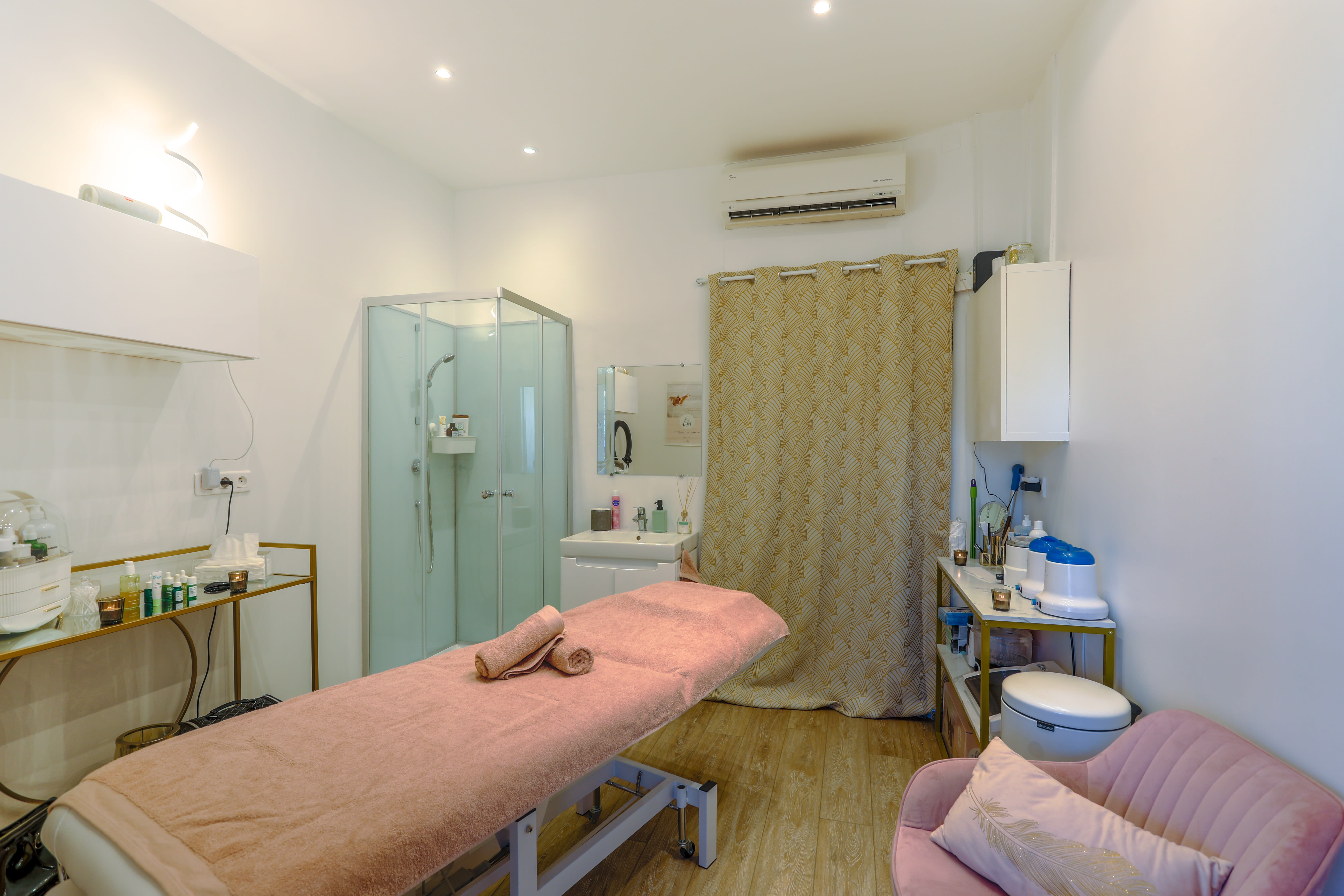 Les soins d'Angèle - Sourcils & cils Nice - Les soins d'Angèle - Photo Galerie - OneBooking