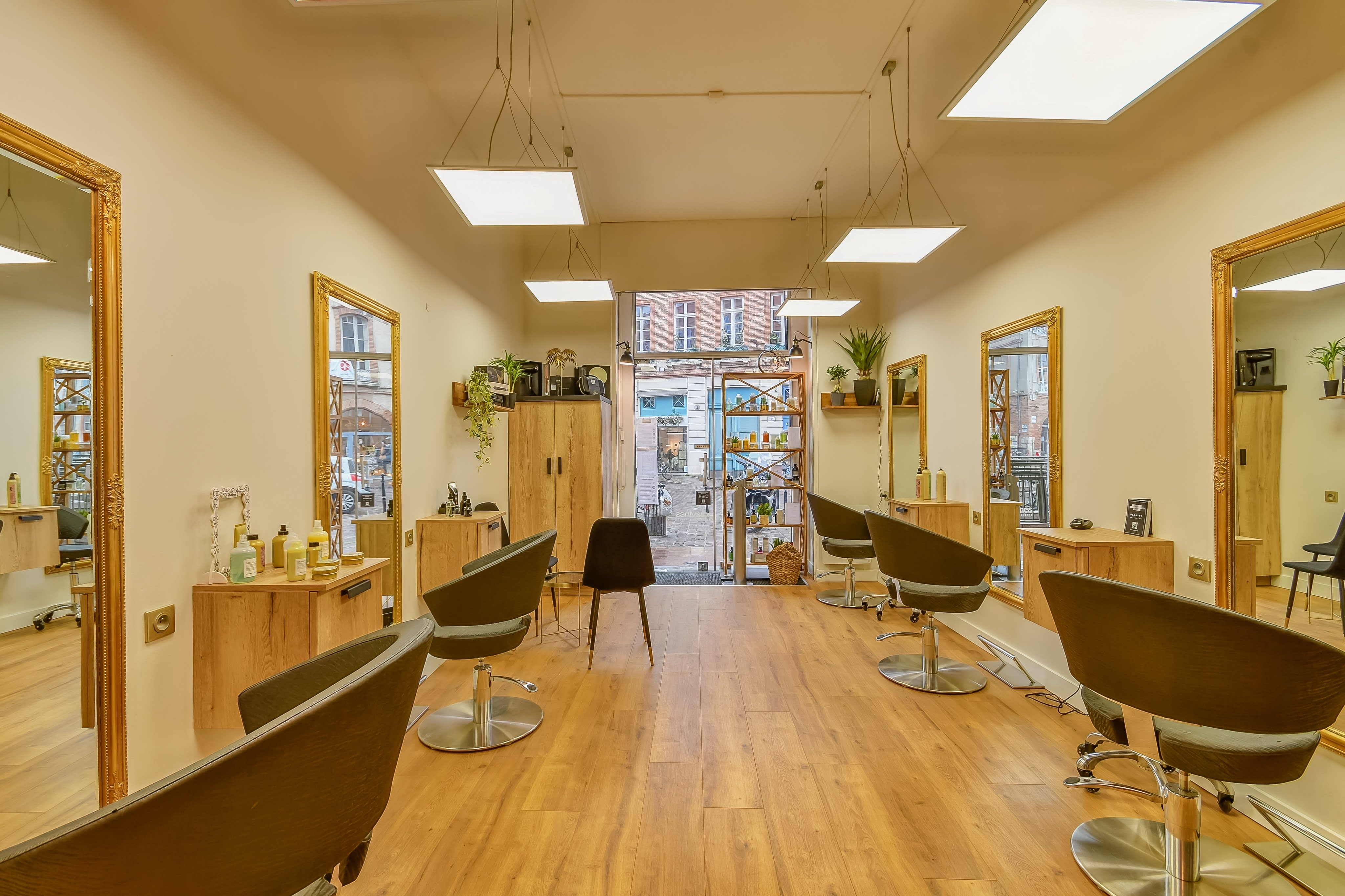 Numero 9 - Coiffure Toulouse - Numero 9 - Photo Galerie - OneBooking