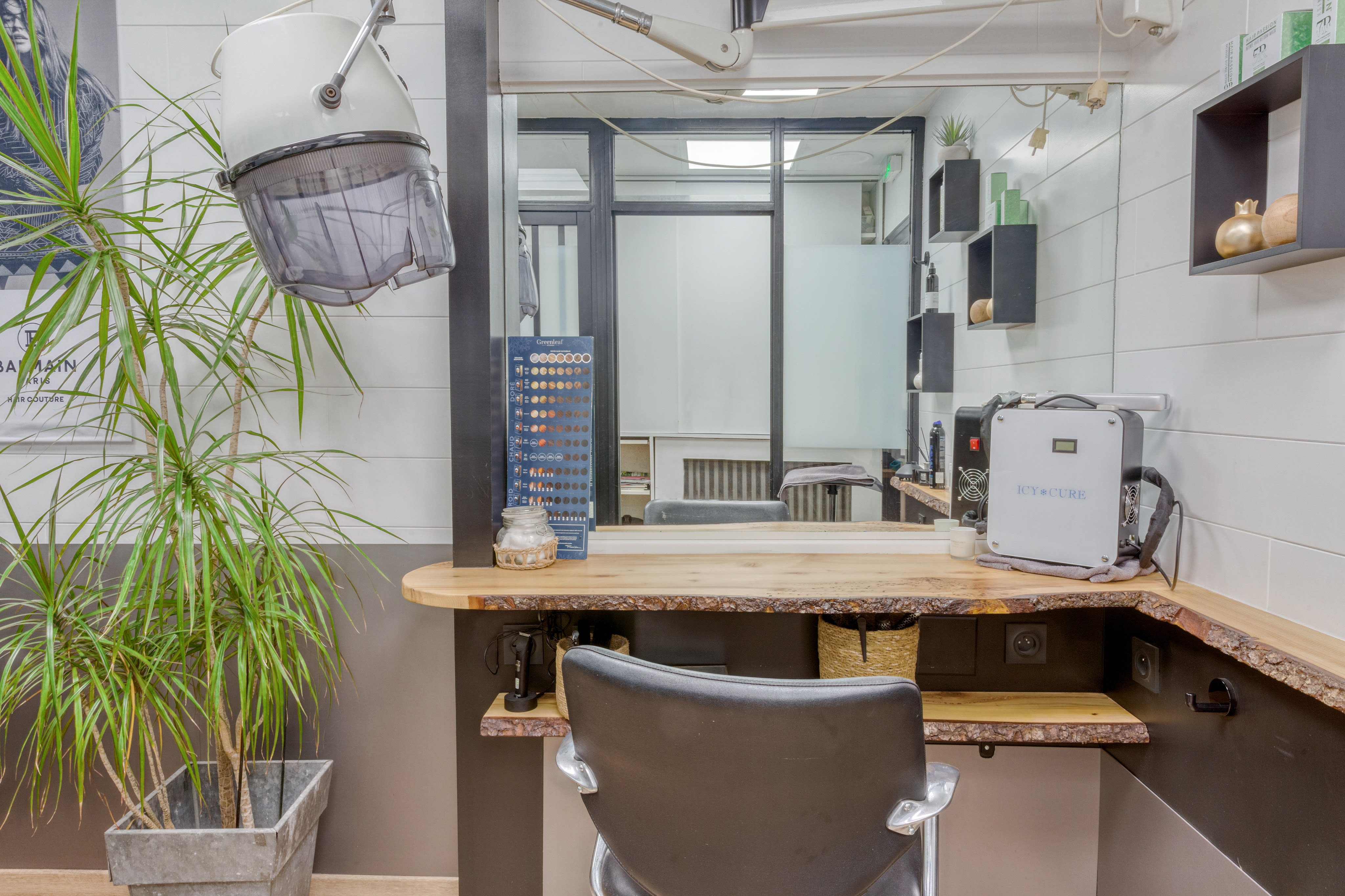 Centre du cheveu Joceli - Coiffure Nantes - Centre du cheveu Joceli - Photo Galerie - OneBooking