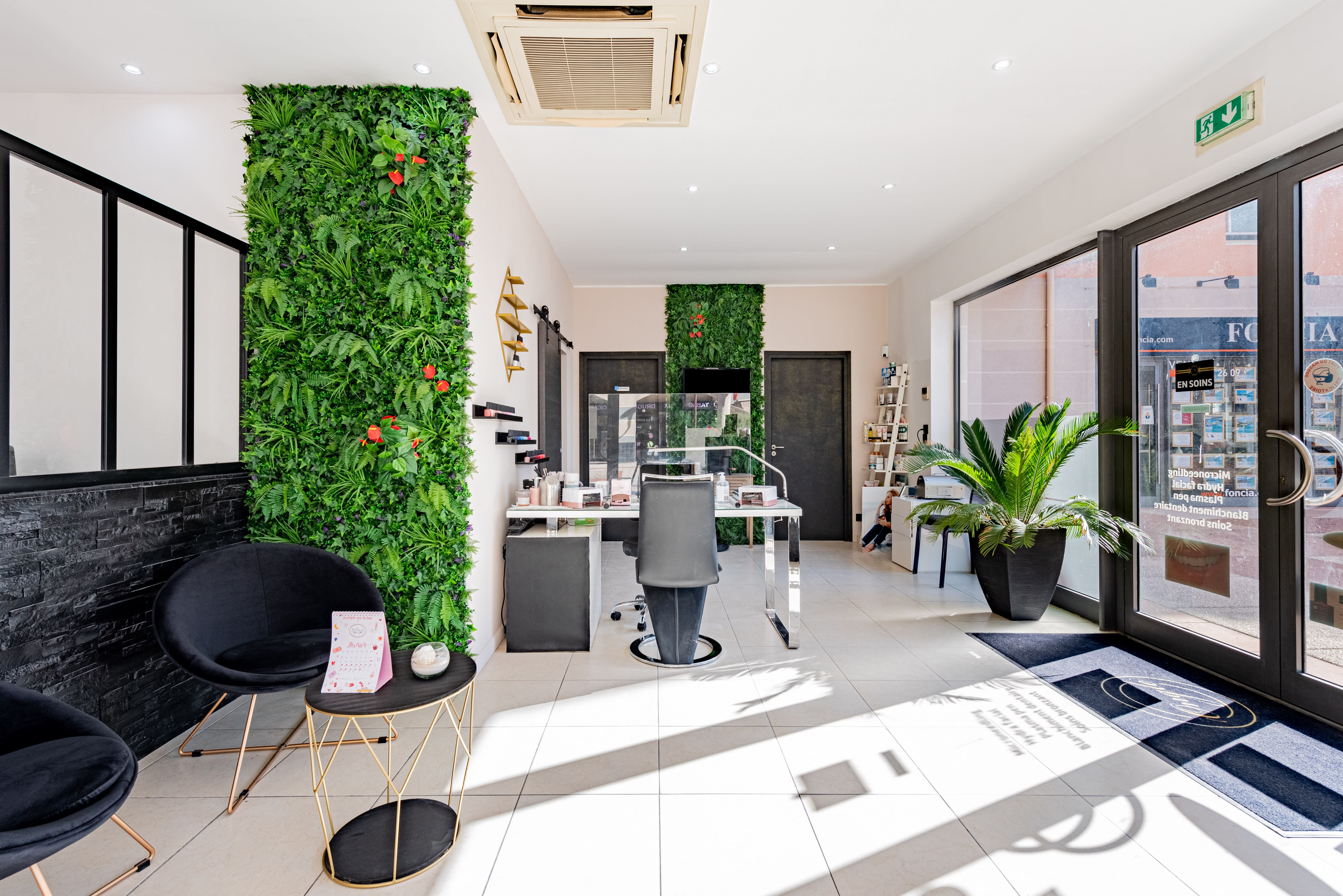 Au Comptoir de l'Ongle - Institut de beauté Antibes - Au Comptoir de l'Ongle - Photo Galerie - OneBooking