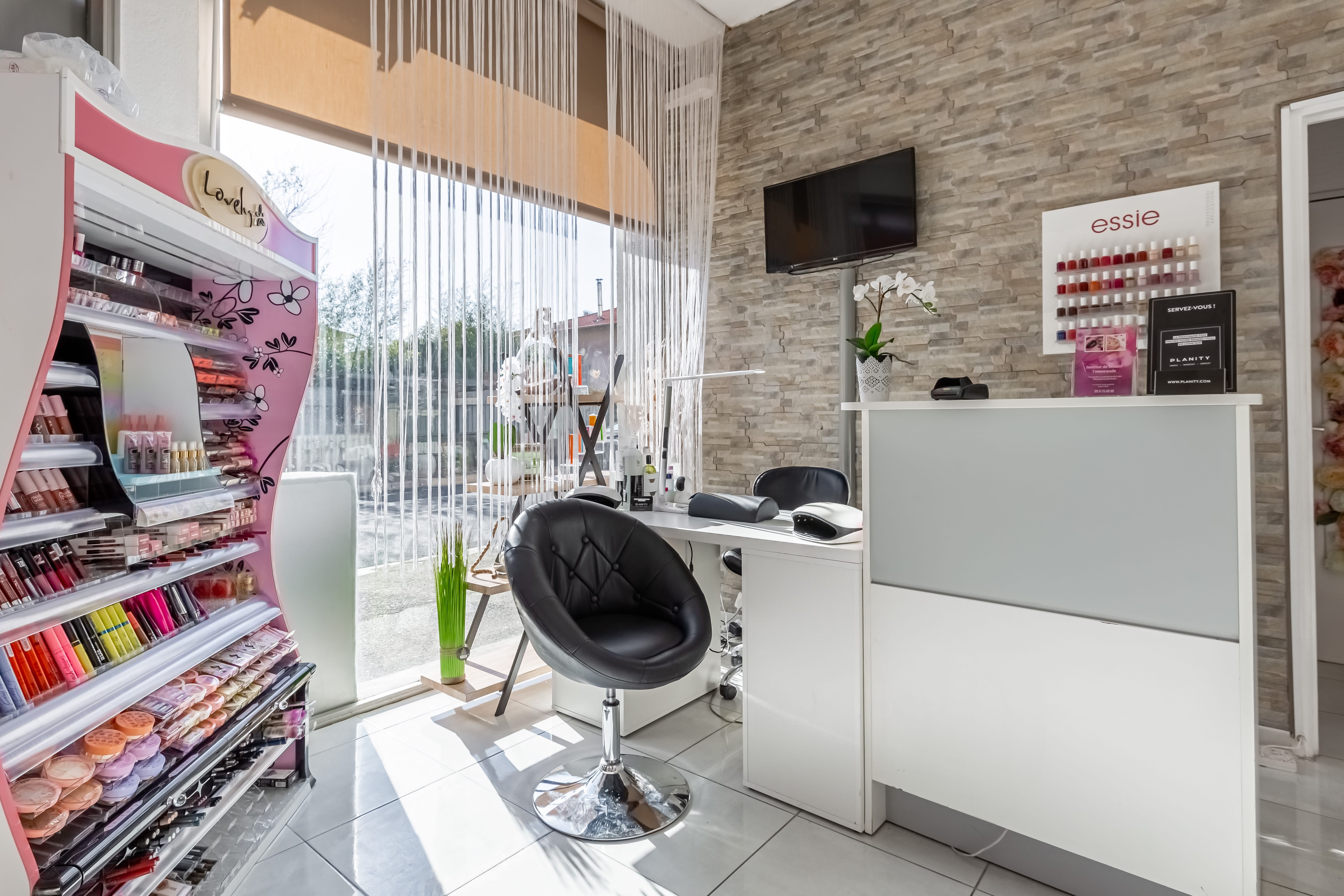 Institut De Beauté L’Emeraude - Sourcils & cils Nice - Institut De Beauté L’Emeraude - Photo Galerie - OneBooking