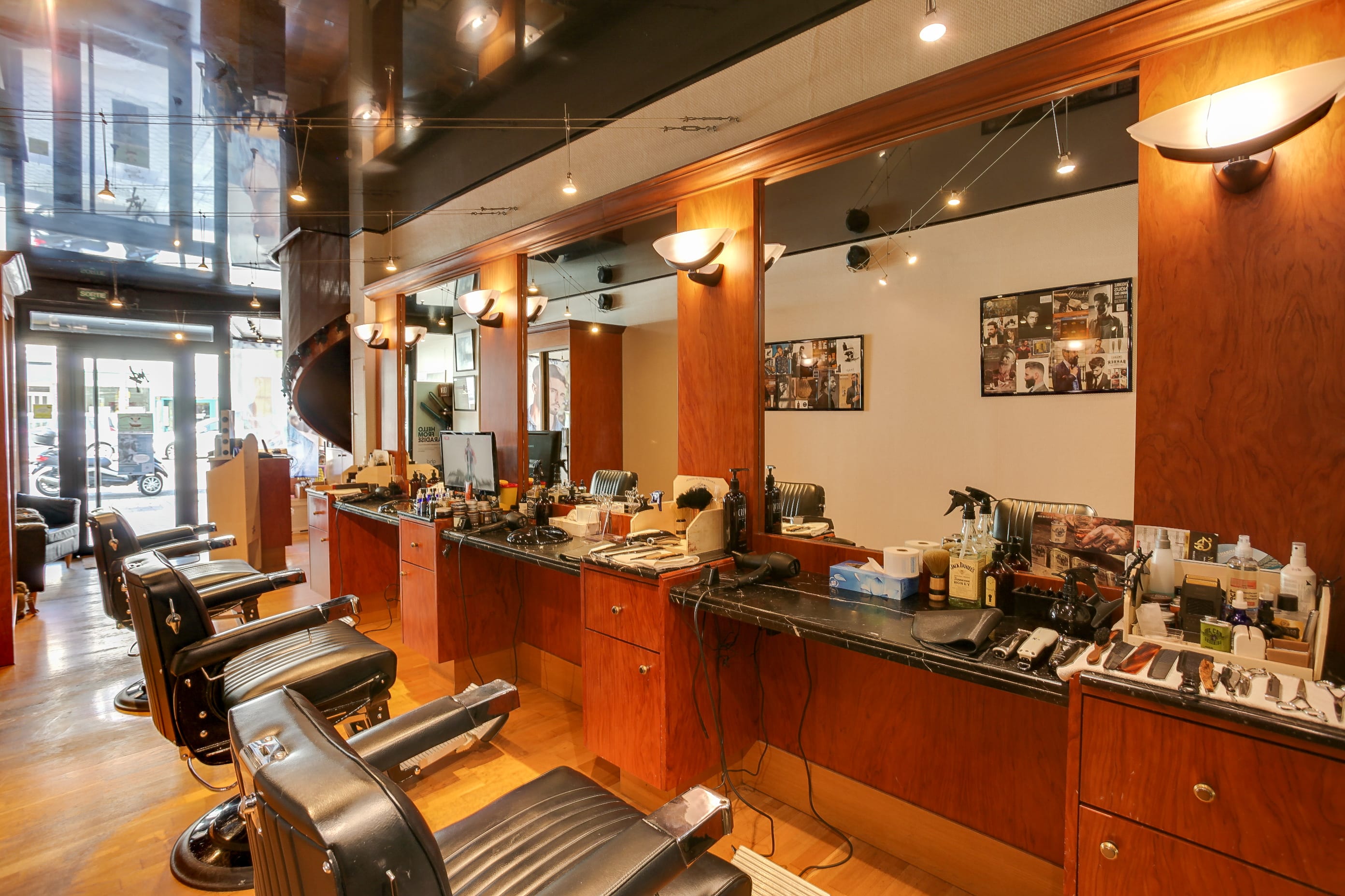 SALON NICOLAS ROCHES