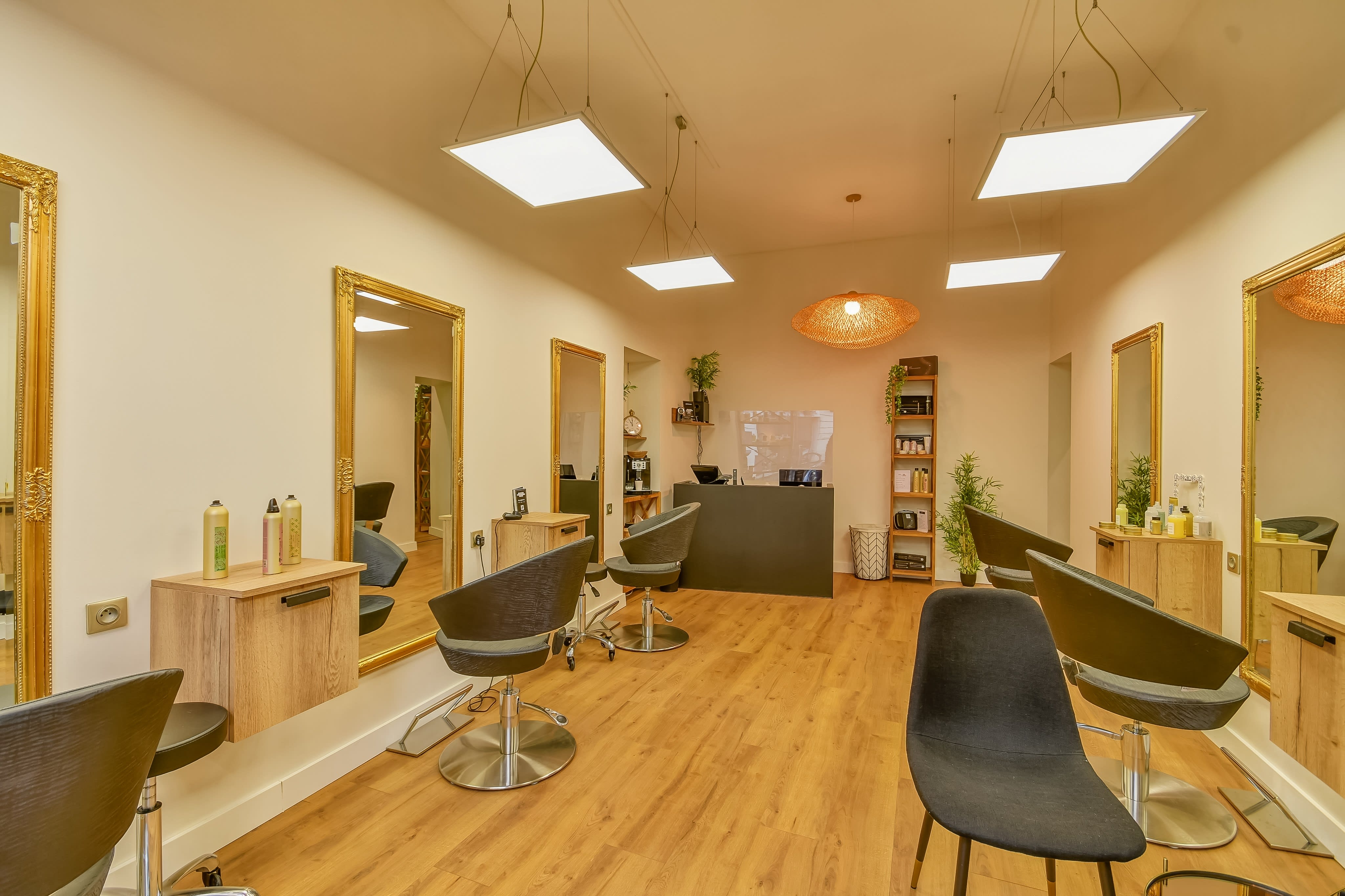Numero 9 - Coiffure Toulouse - Numero 9 - Photo Galerie - OneBooking