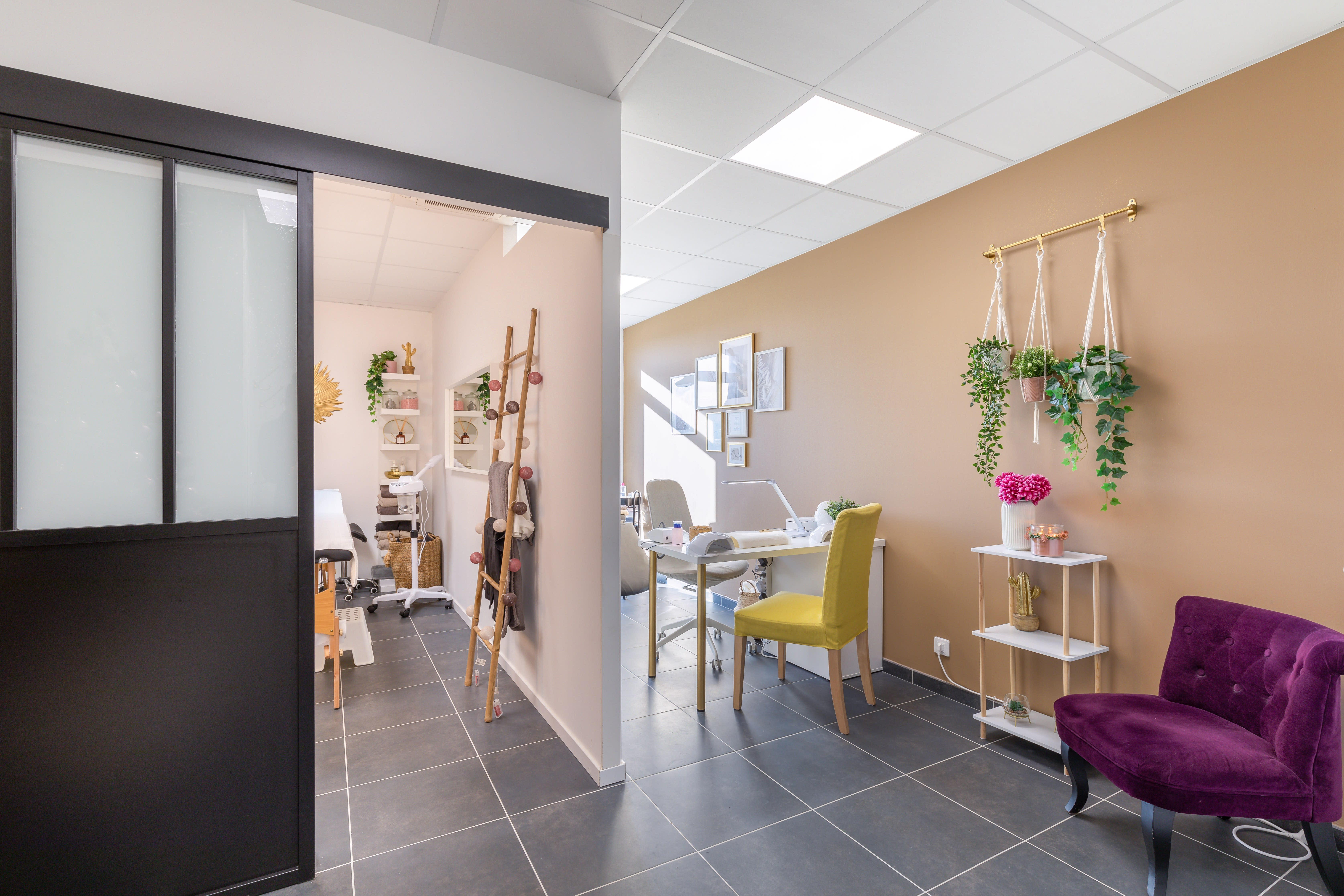 Institut Naguia - Just Beauty - Coiffure Saint-Paul-Trois-Châteaux - Institut Naguia - Just Beauty - Photo Galerie - OneBooking