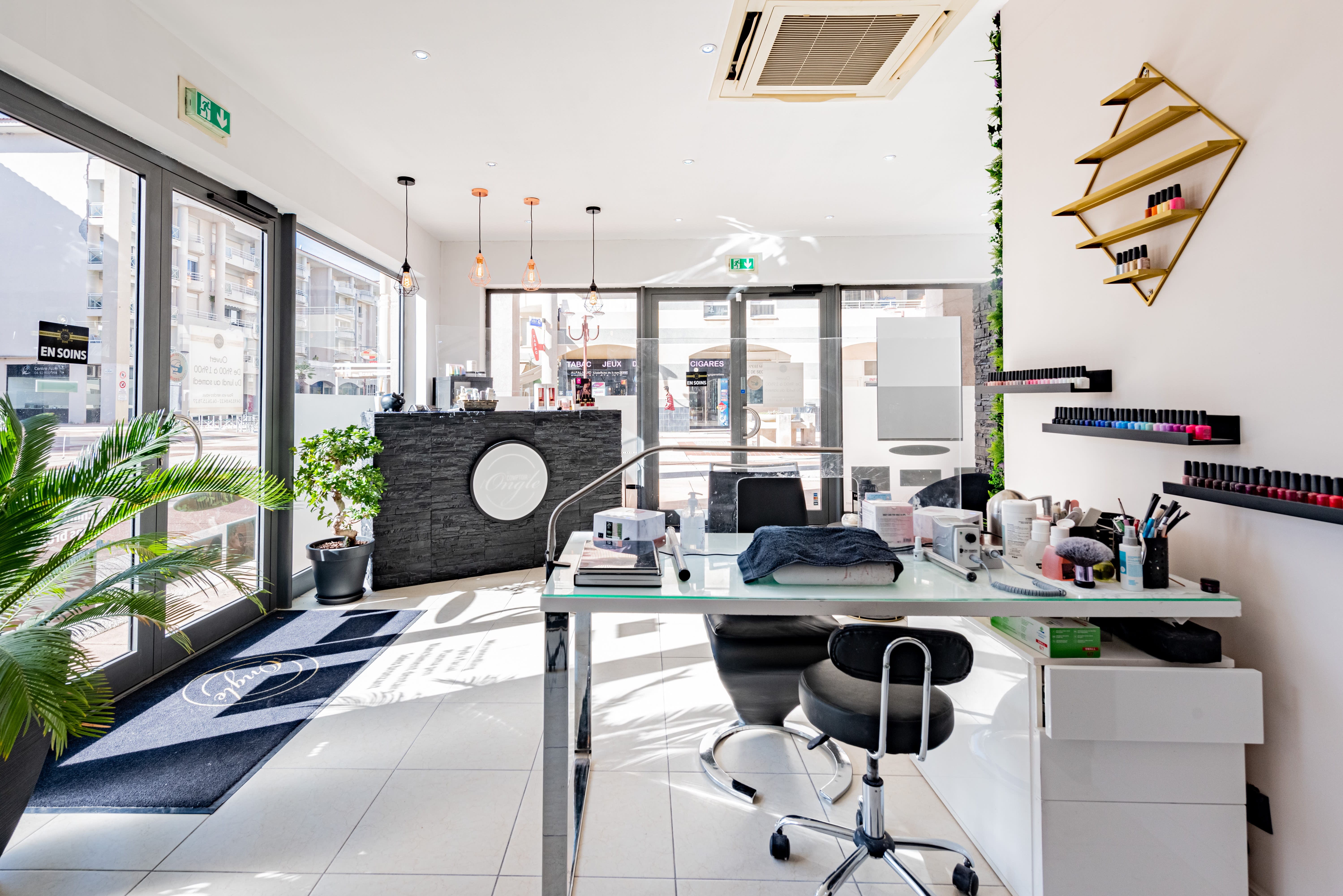 Au Comptoir de l'Ongle - Institut de beauté Antibes - Au Comptoir de l'Ongle - Photo Galerie - OneBooking