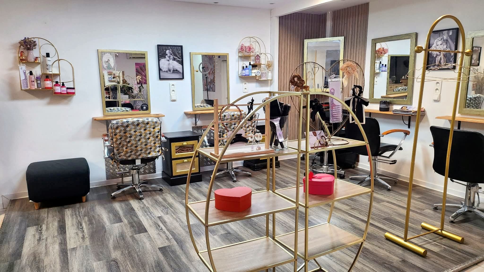 Le Salon de Christelle - Coiffure, Facialiste et Kobido - Coiffure Hyères - Le Salon de Christelle - Coiffure, Facialiste et Kobido - Photo Galerie - OneBooking