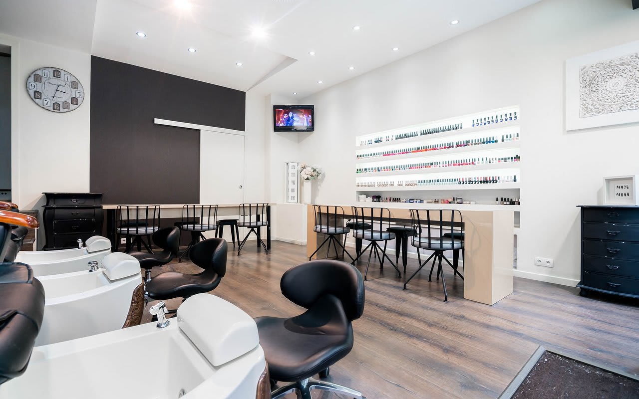 Ylinne - Onglerie Paris - OneBooking