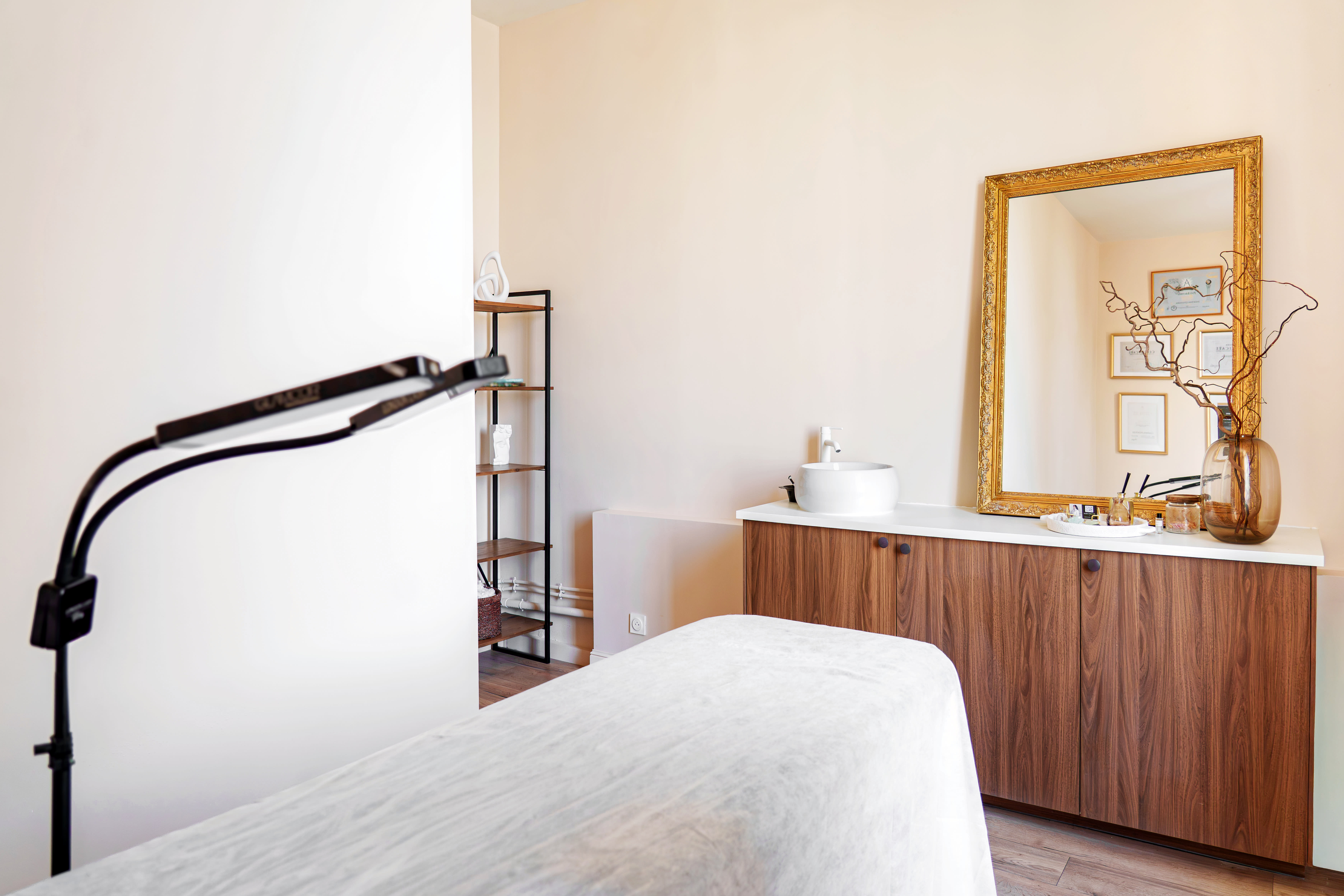 MAISON LAYLÉ - Onglerie Bordeaux - OneBooking