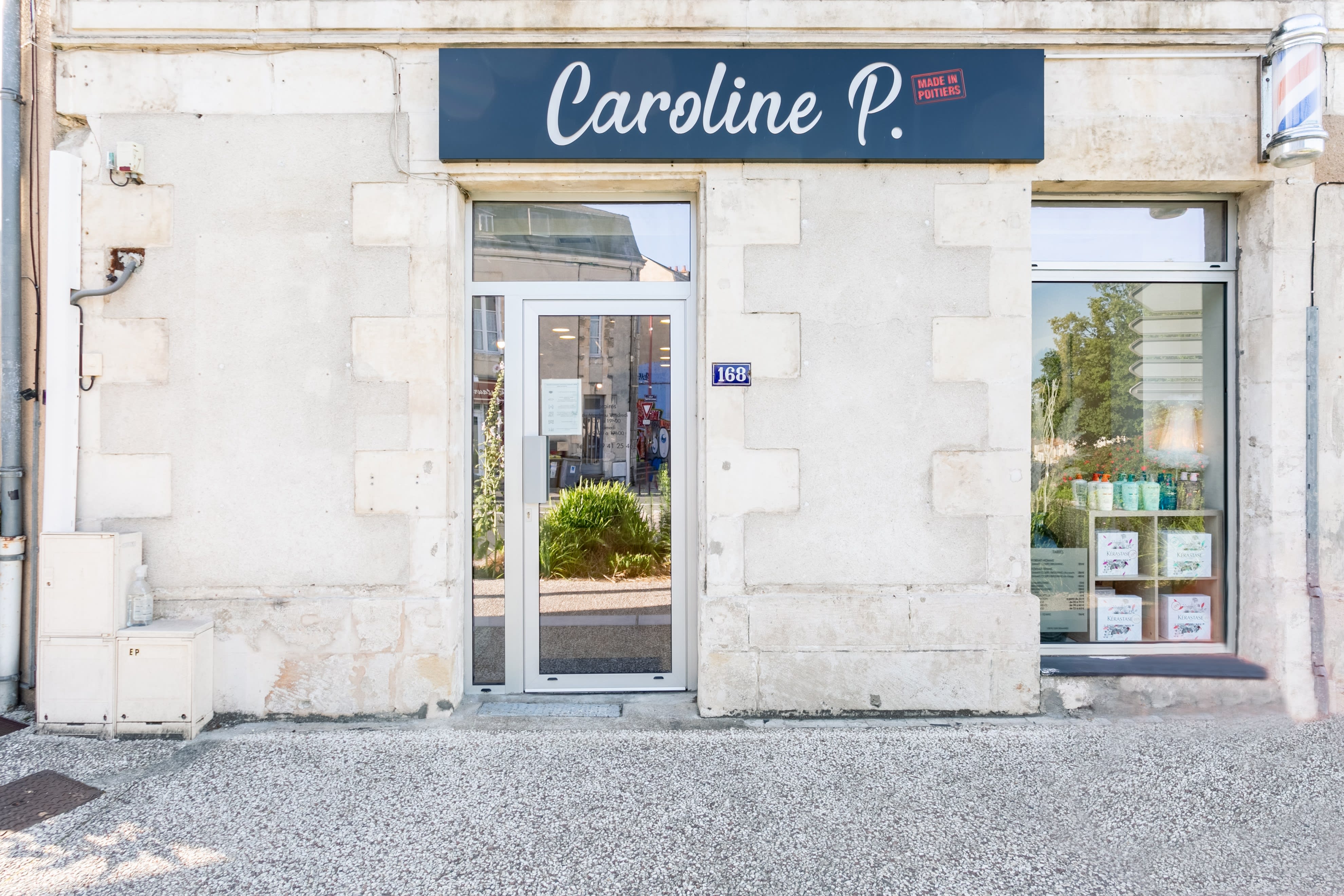 Caroline P - Onglerie Poitiers - OneBooking