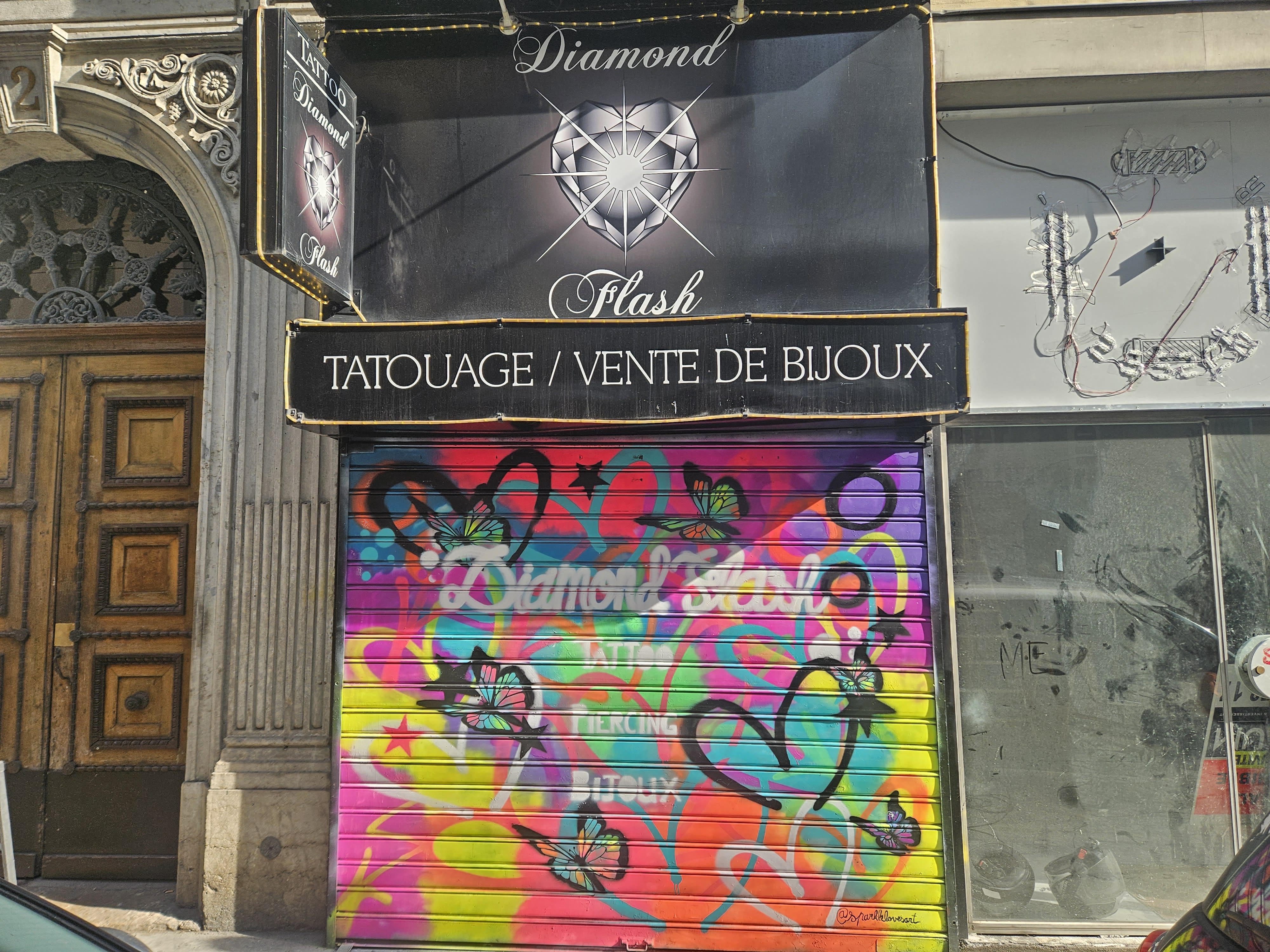 Diamond Flash tattoo by Diane, tatoueur et pierceur - Onglerie Lyon - OneBooking