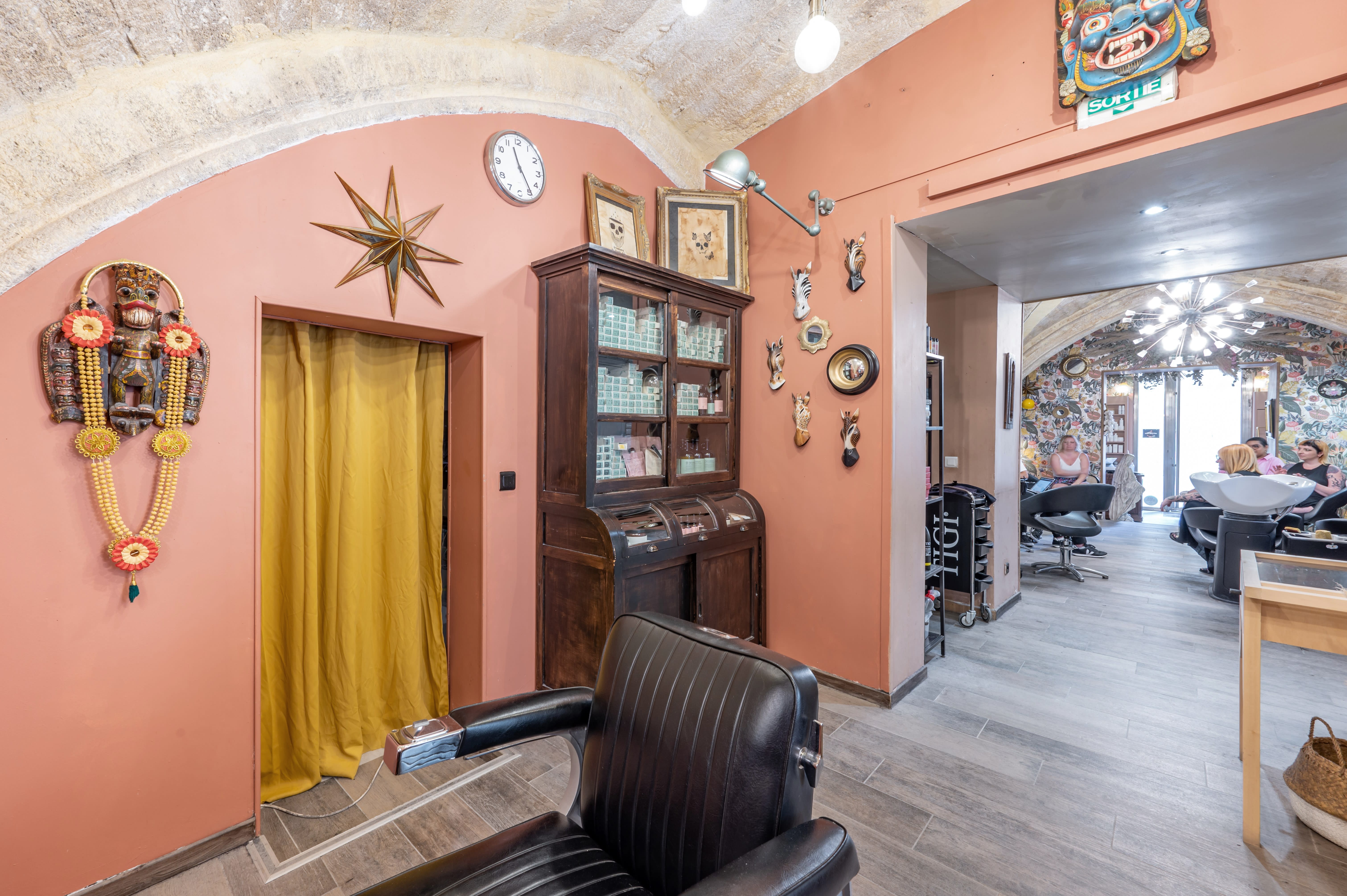 Cut My Bangs - Coiffure Montpellier - Cut My Bangs - Photo Galerie - OneBooking