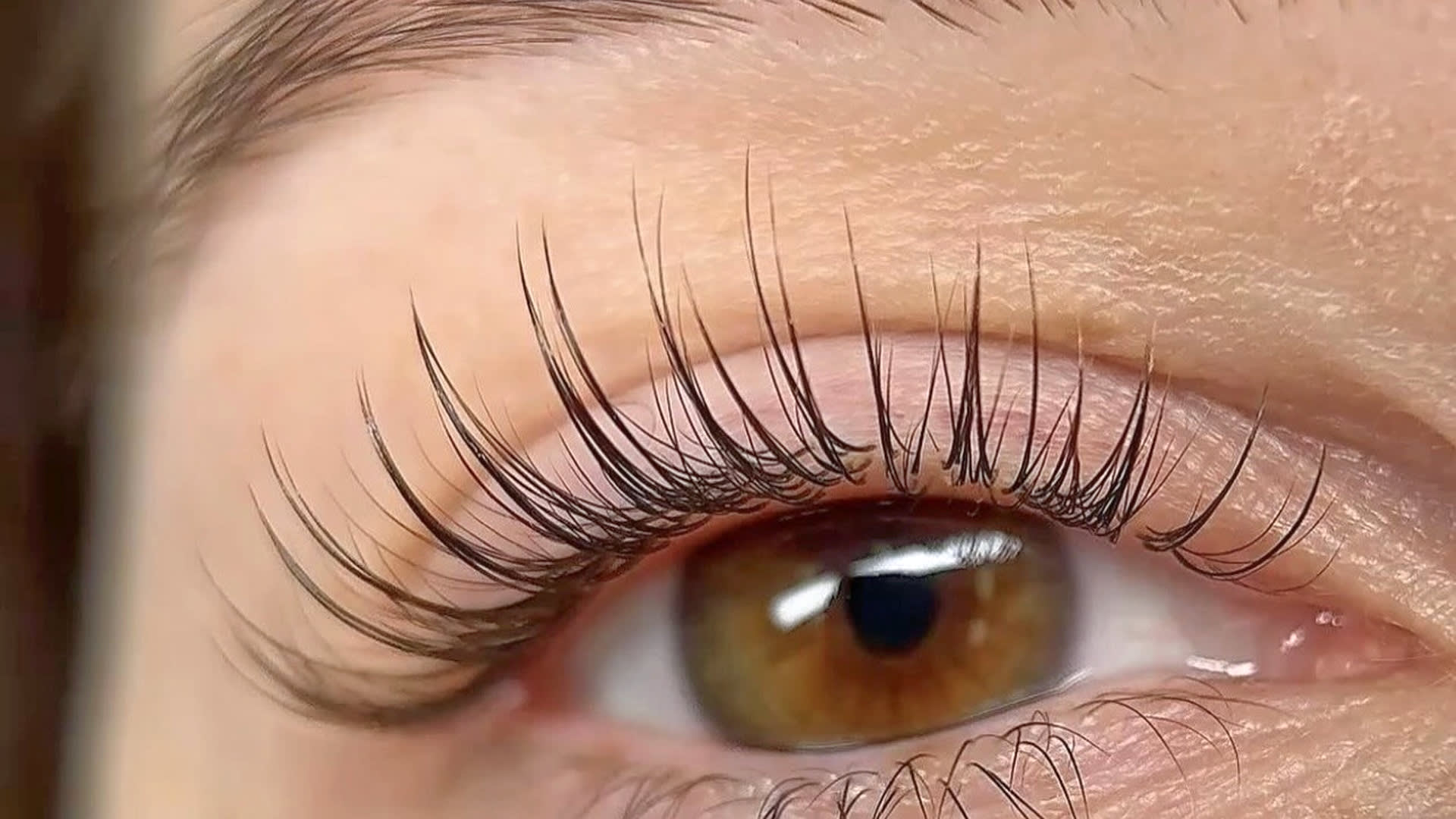 LAPORTE MARINE - Centre Dermo-Esthetic - Sourcils & cils Nice - LAPORTE MARINE - Centre Dermo-Esthetic - Photo Galerie - OneBooking