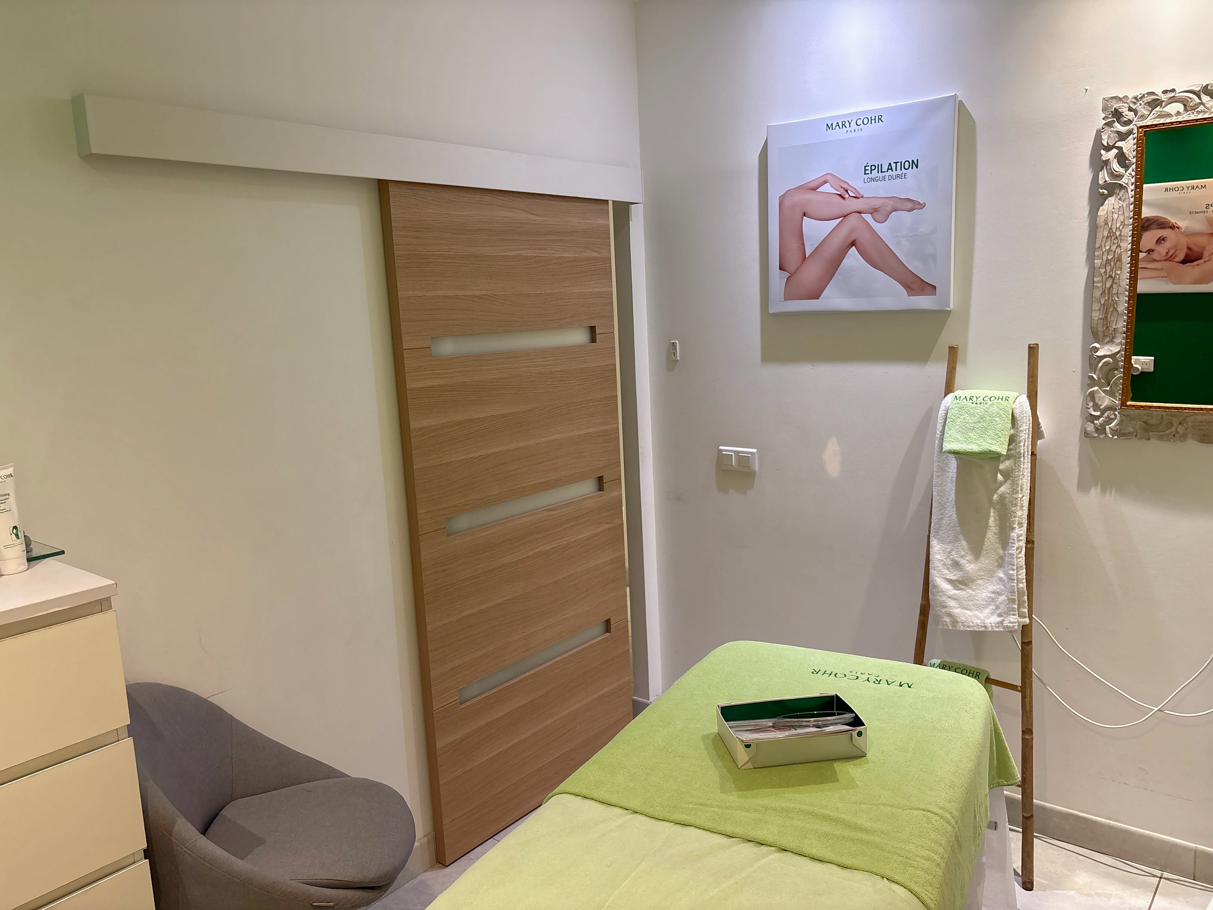 Mary Cohr - Juan-les-Pins Au Palais de L'Ongle - Institut de beauté Juan-les-Pins - Mary Cohr - Juan-les-Pins Au Palais de L'Ongle - Photo Galerie - OneBooking
