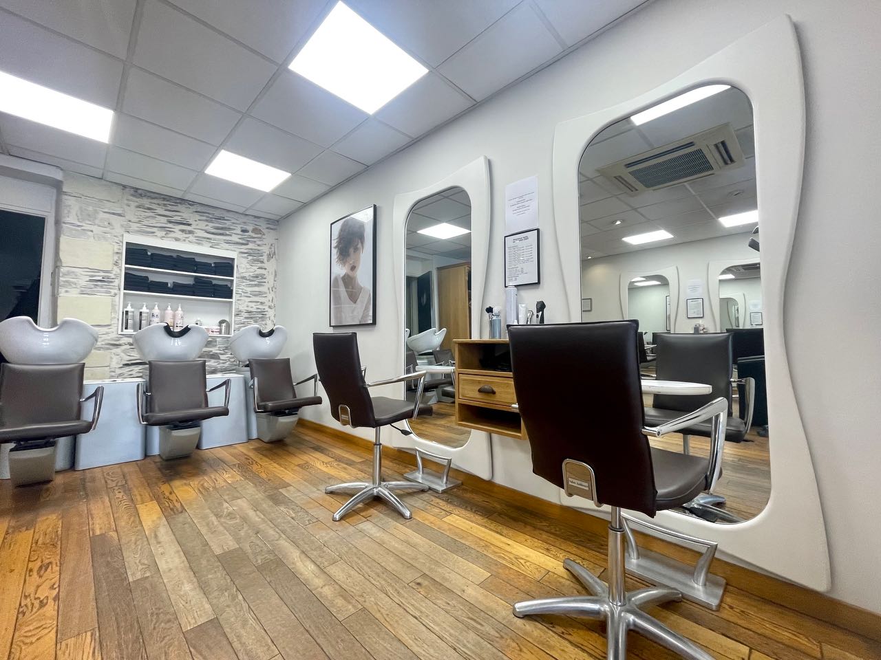 Brune et Blonde - Coiffure Angers - OneBooking
