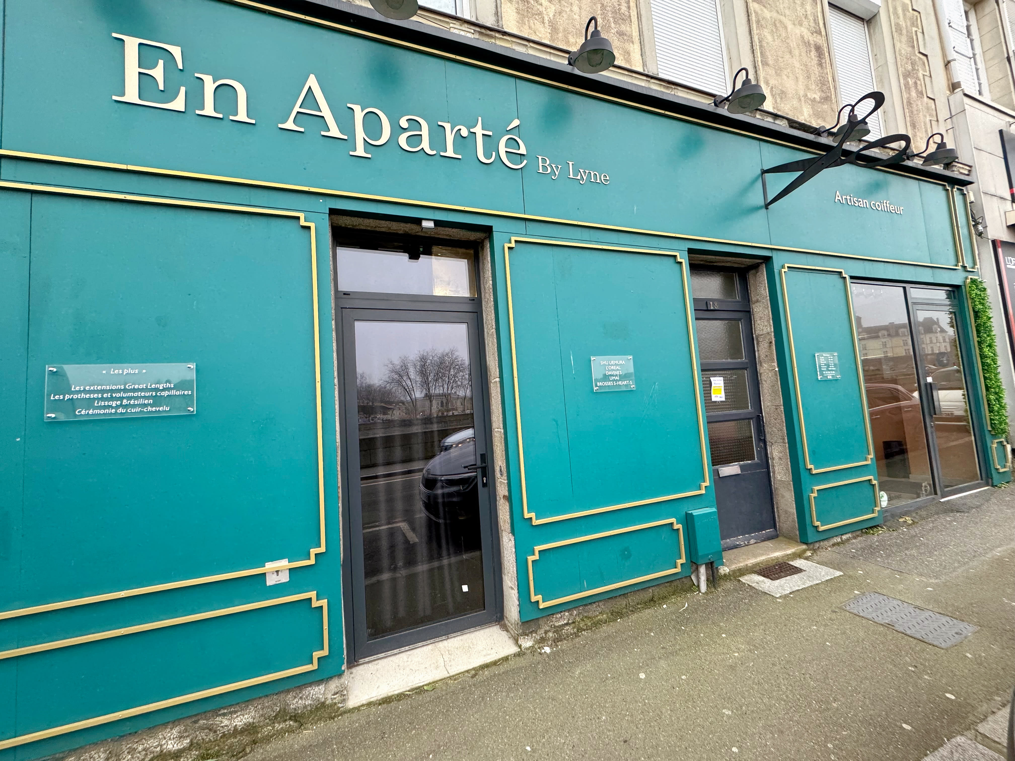 En Aparté By Lyne
