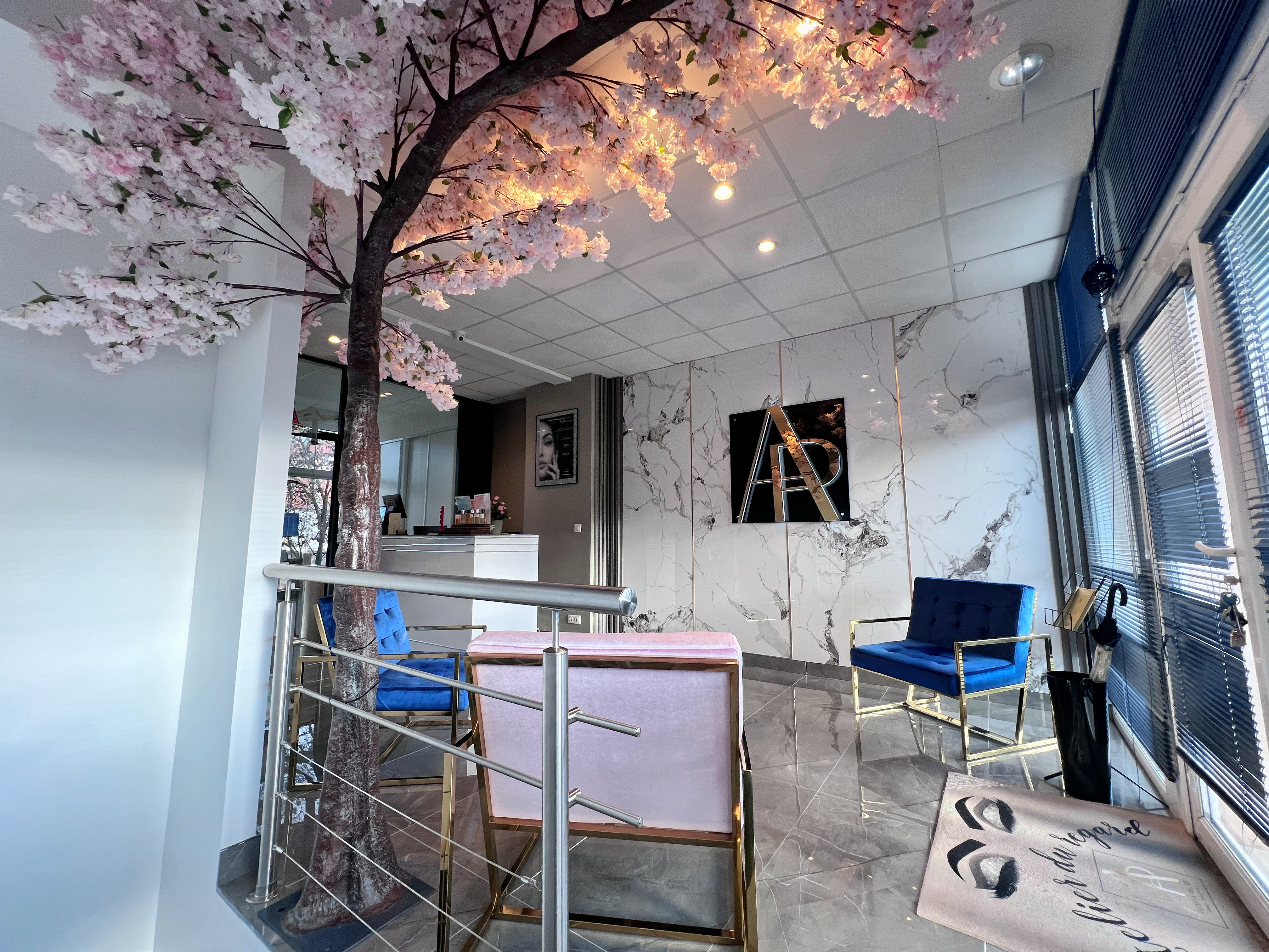 Atelier du regard - Onglerie Besançon - OneBooking
