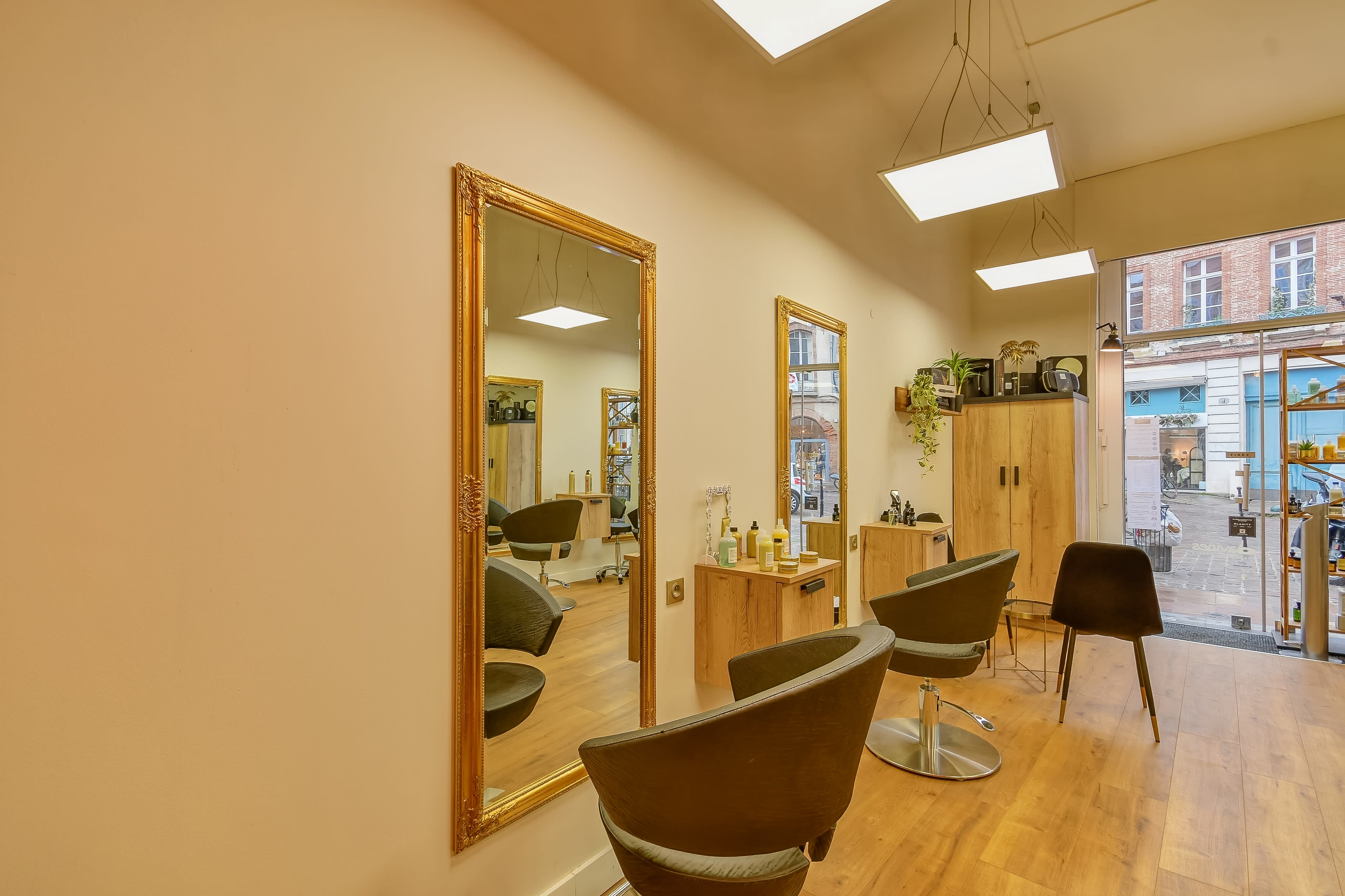 Numero 9 - Coiffure Toulouse - Numero 9 - Photo Galerie - OneBooking