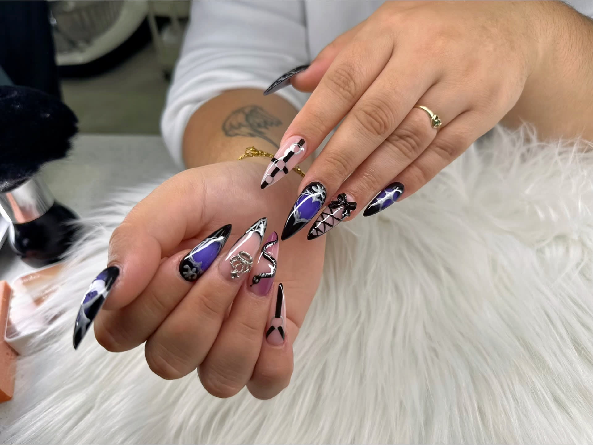 HMC NAILS - BRETEUIL - Coiffure Marseille - OneBooking