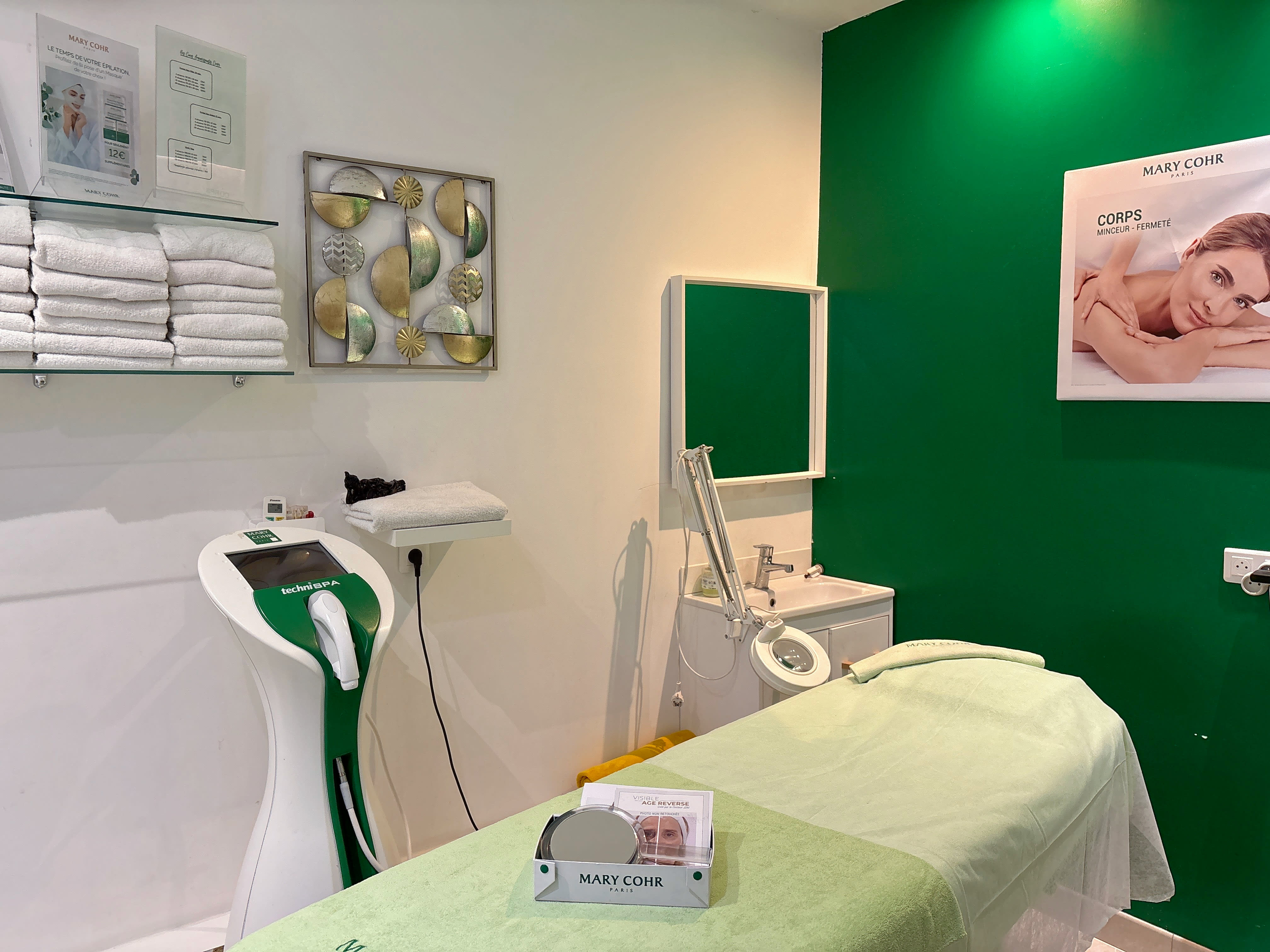Mary Cohr - Juan-les-Pins Au Palais de L'Ongle - Institut de beauté Juan-les-Pins - Mary Cohr - Juan-les-Pins Au Palais de L'Ongle - Photo Galerie - OneBooking
