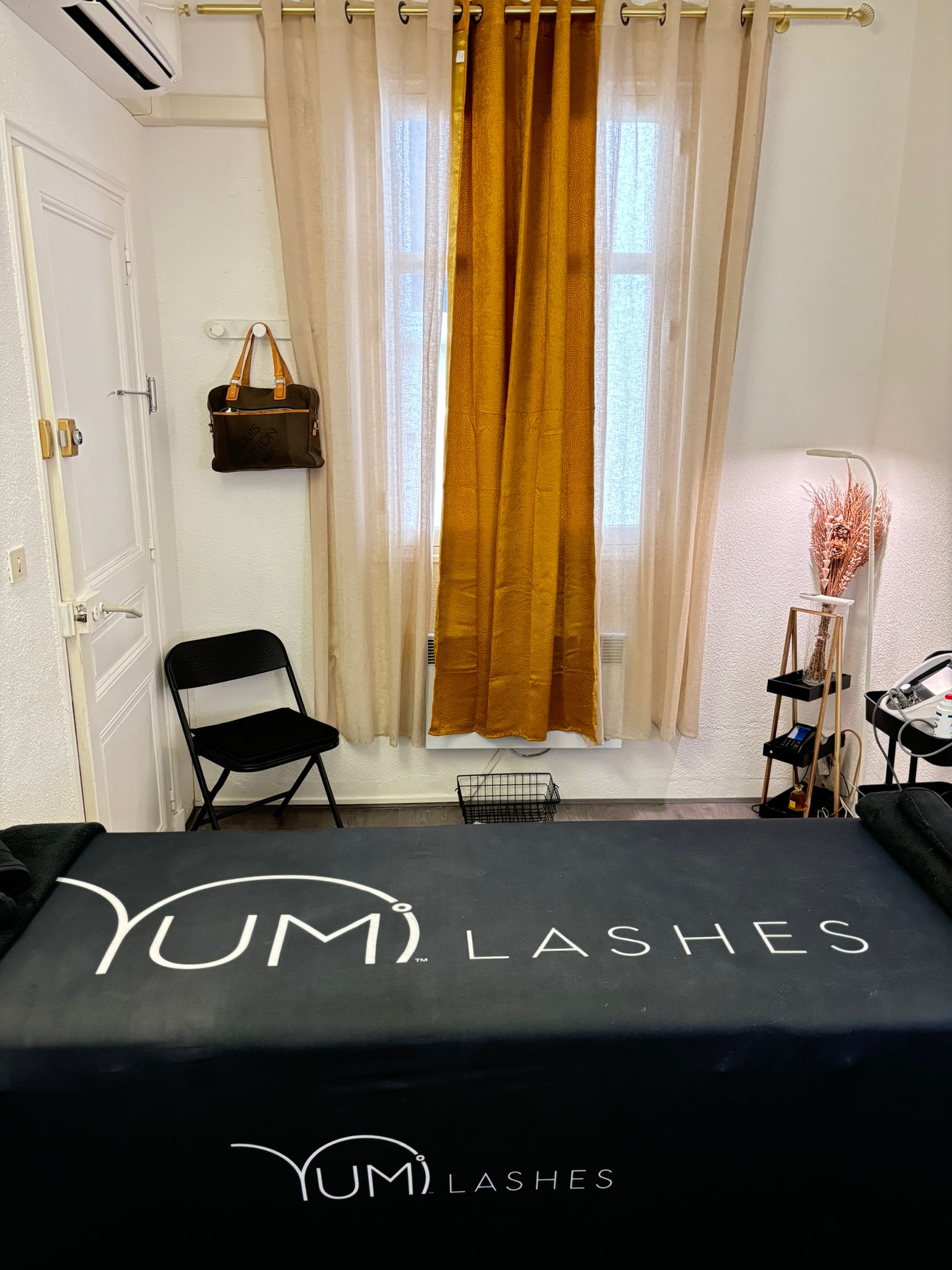 Leo Brillant Company - Institut de beauté Cannes - Photo de couverture - OneBooking