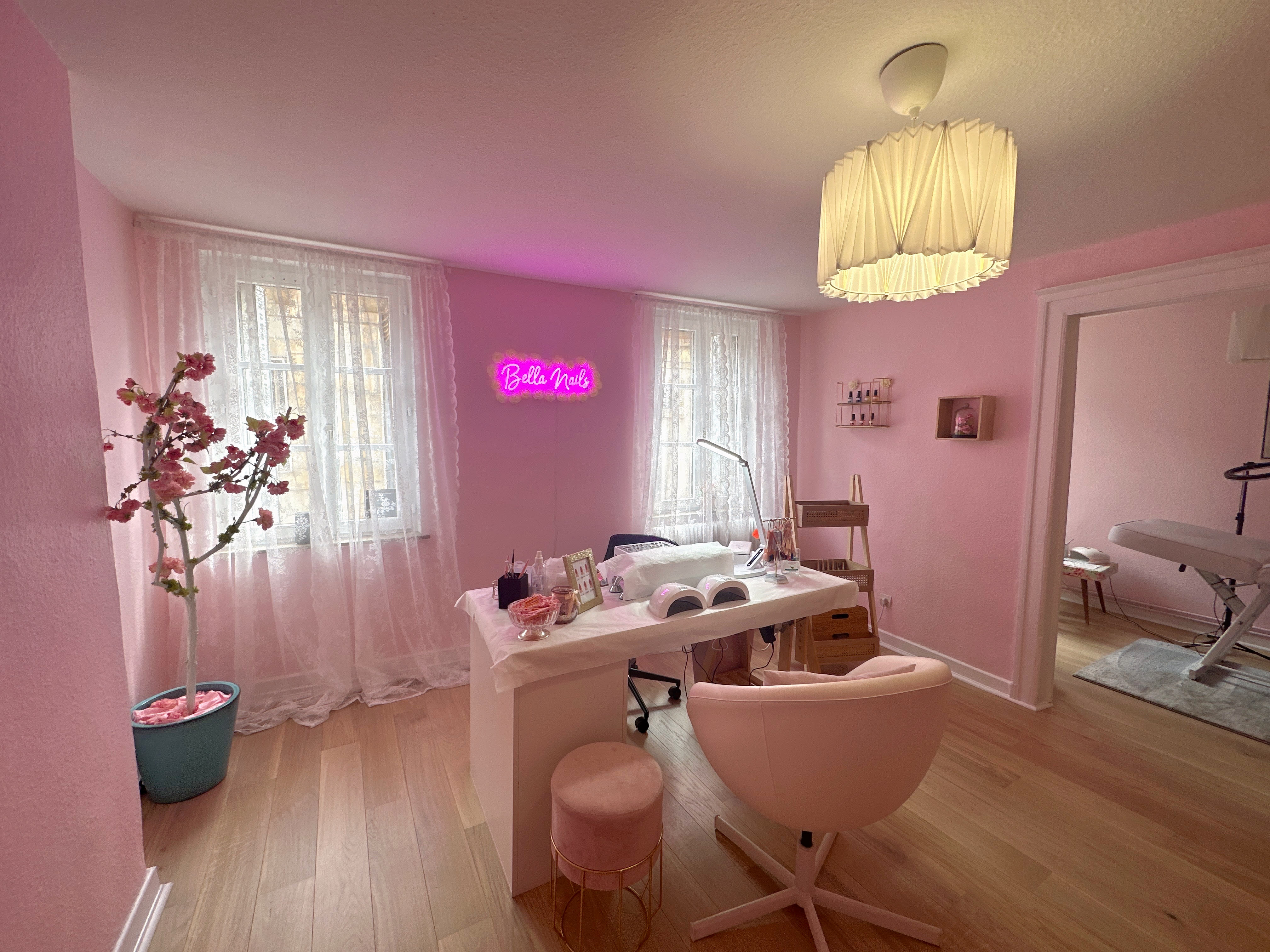 Bella Nails and Lashes - Onglerie Metz - OneBooking