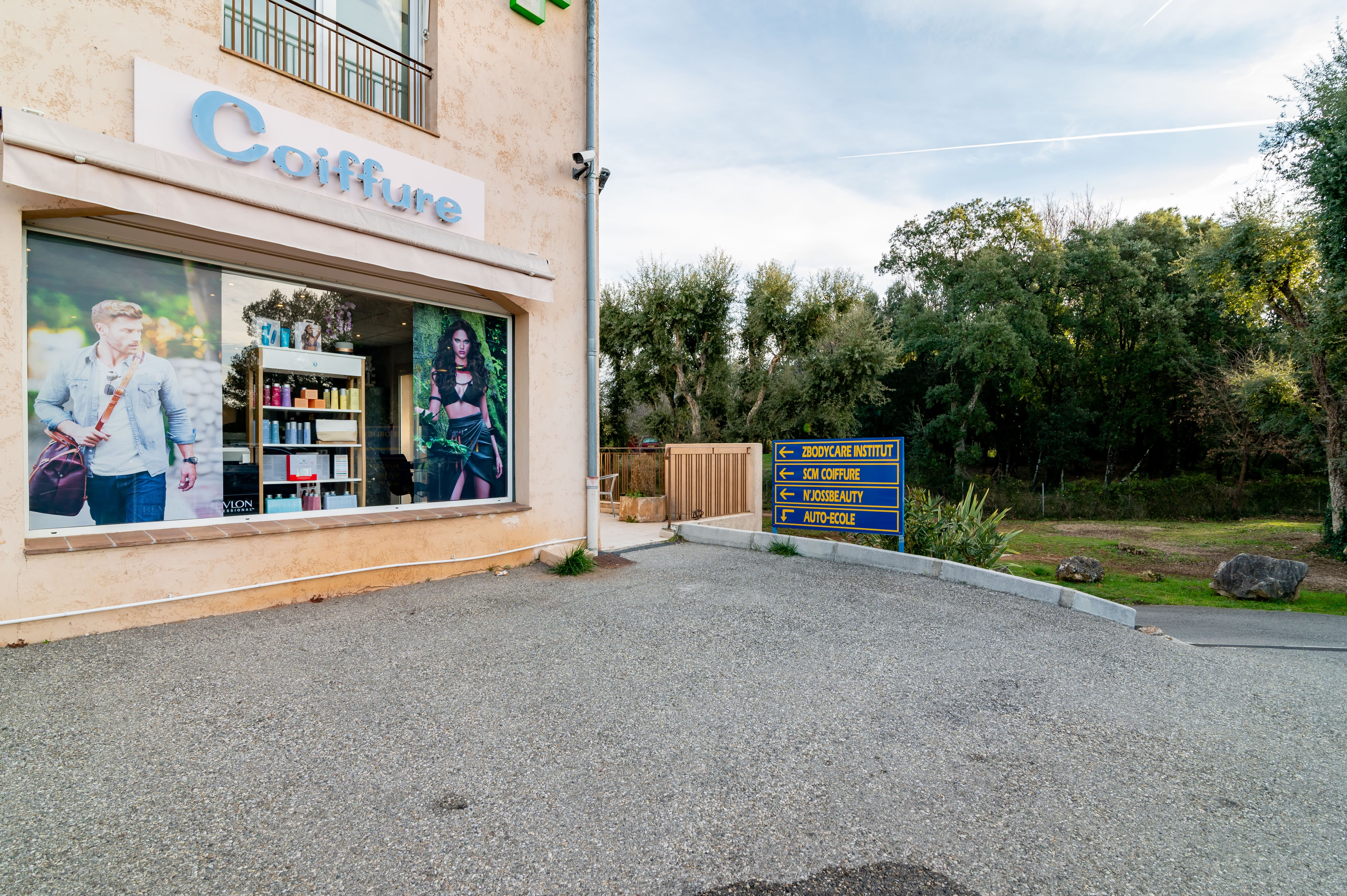 Salon SCM - Coiffure Valbonne - Photo de couverture - OneBooking