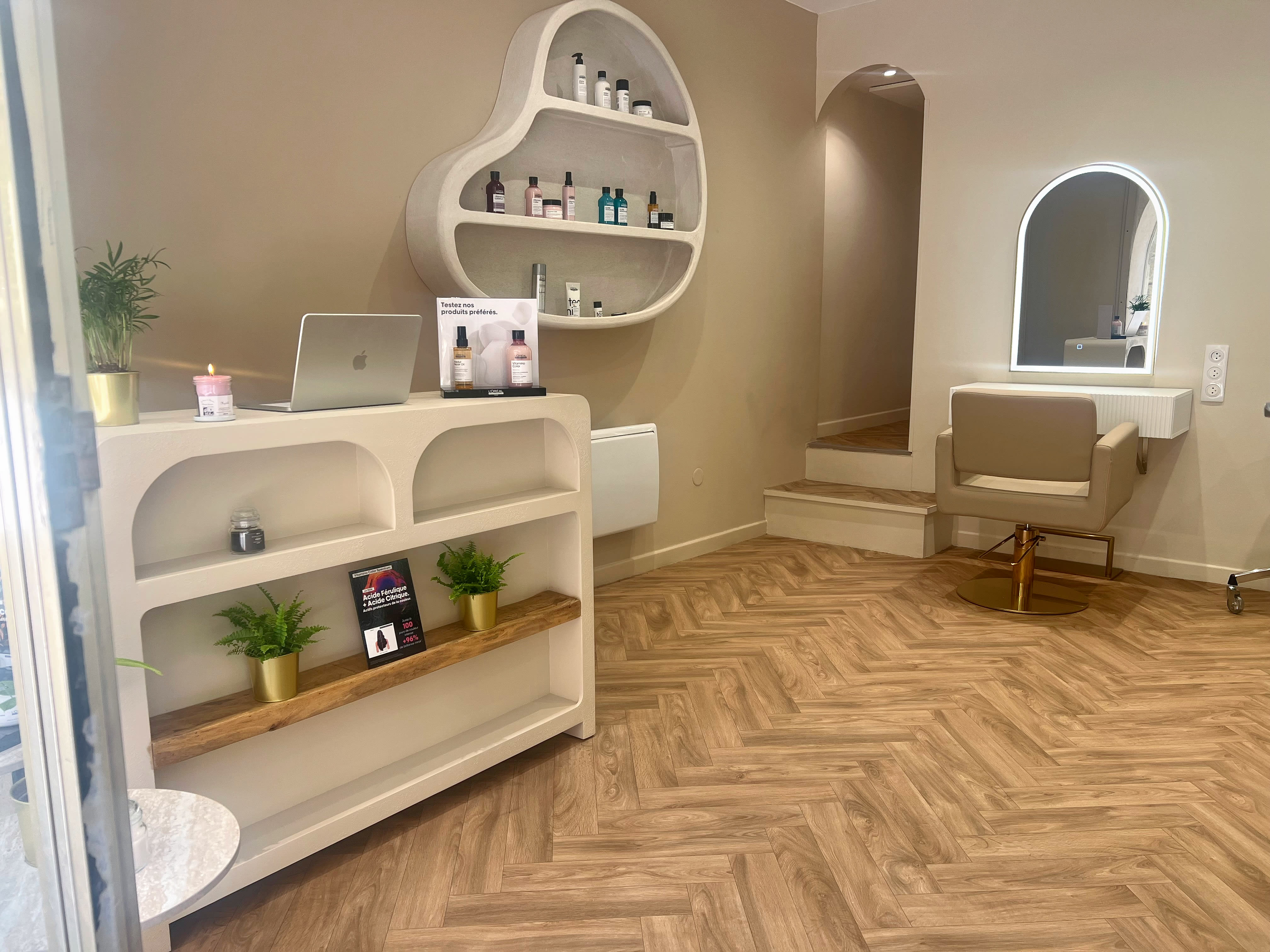 Le Salon Signature Hair