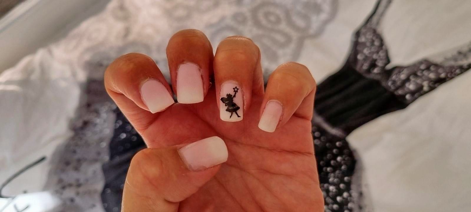 Éclat de beauté - Onglerie Saint-Étienne - OneBooking