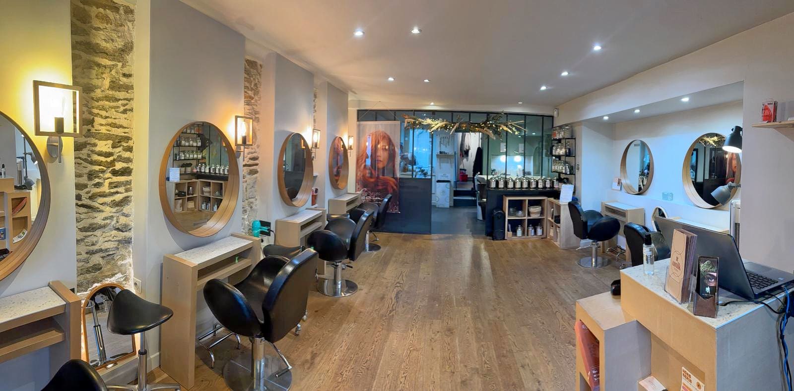 Un Hair Naturel - Place Viarme - Coiffure Nantes - Photo de couverture - OneBooking