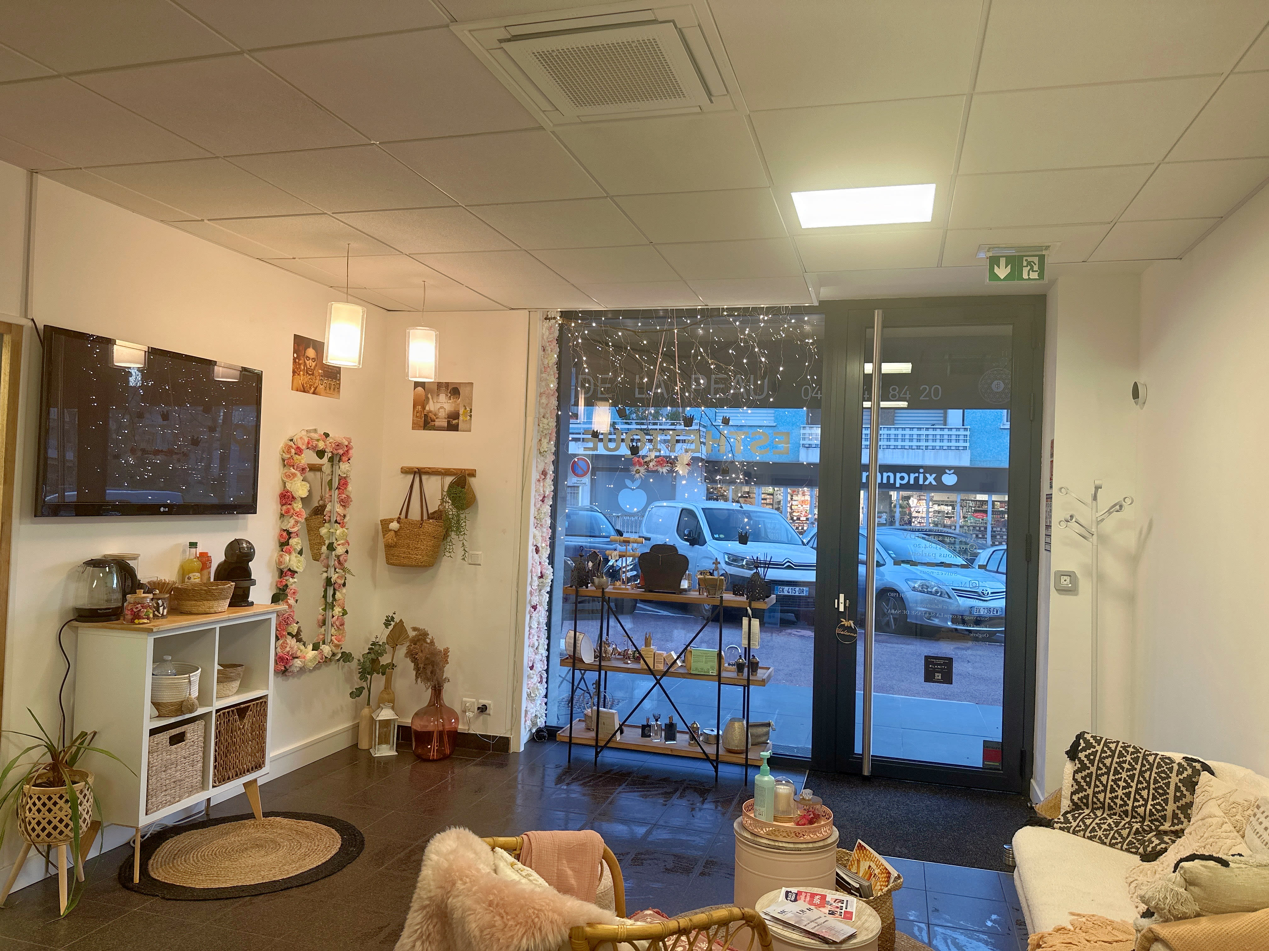 MC Beauty Lounge - Institut de beauté Cannes - MC Beauty Lounge - Photo Galerie - OneBooking