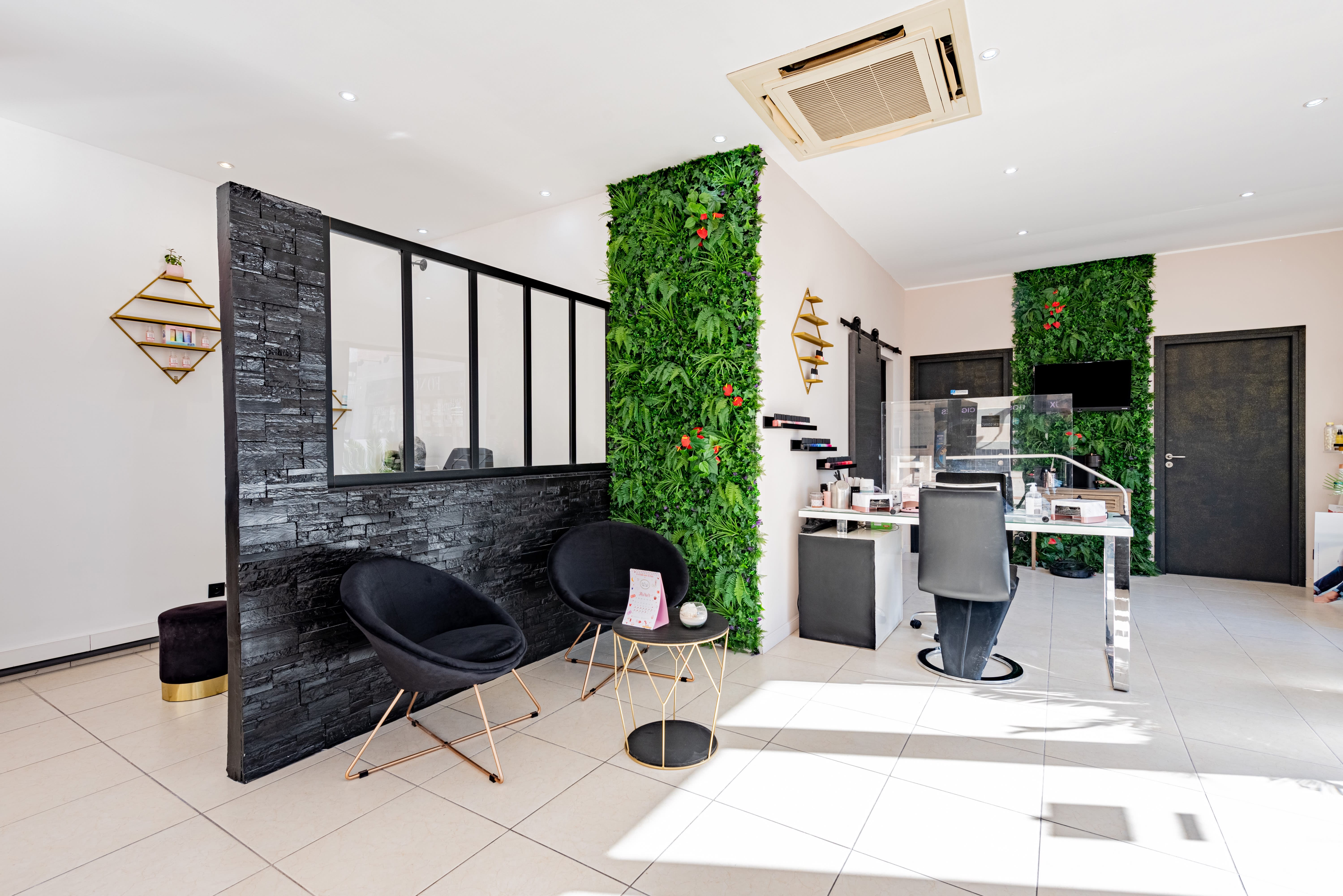 Au Comptoir de l'Ongle - Institut de beauté Antibes - Au Comptoir de l'Ongle - Photo Galerie - OneBooking
