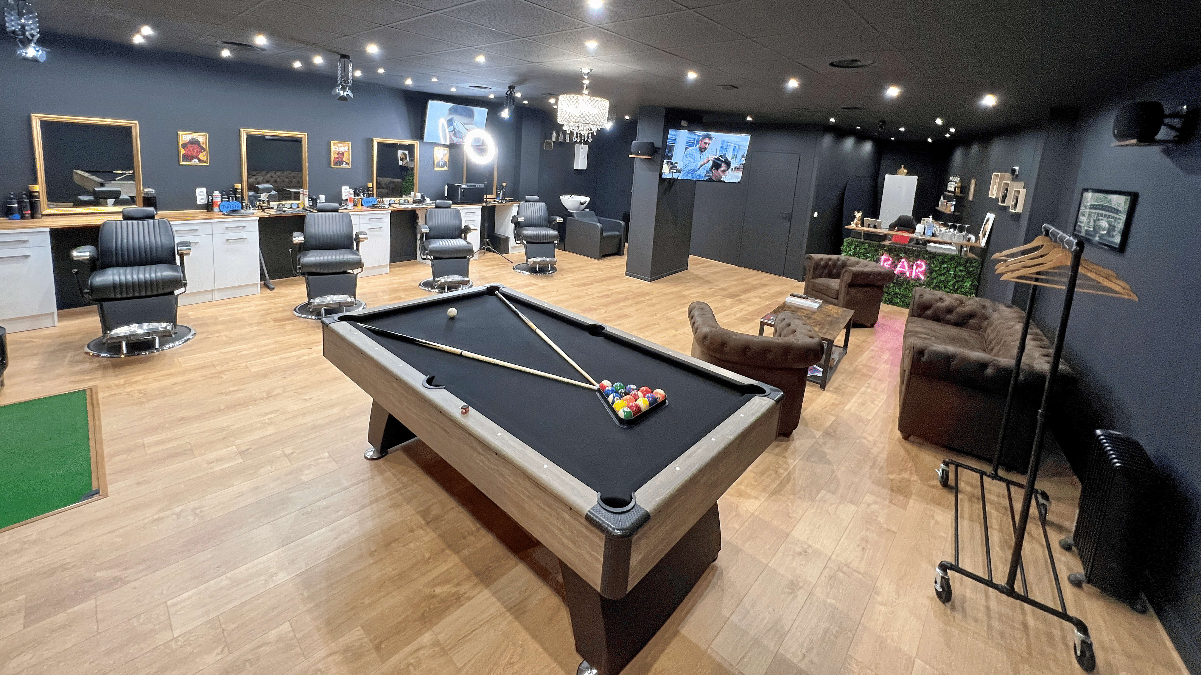 Memphis Cut - Coiffure Saint-Étienne - OneBooking