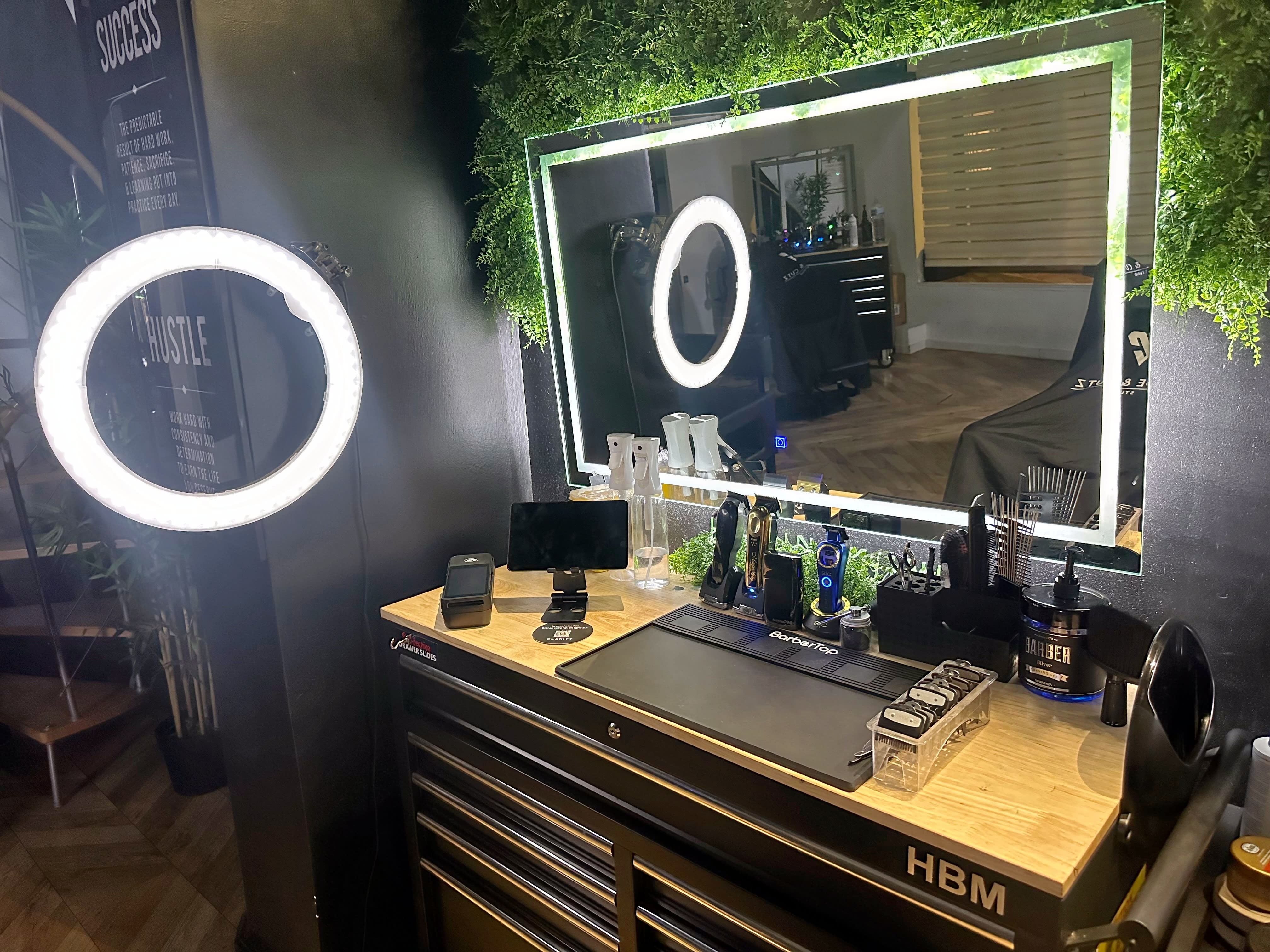 JIMS BARBER 6 - Coiffure Cannes - JIMS BARBER 6 - Photo Galerie - OneBooking