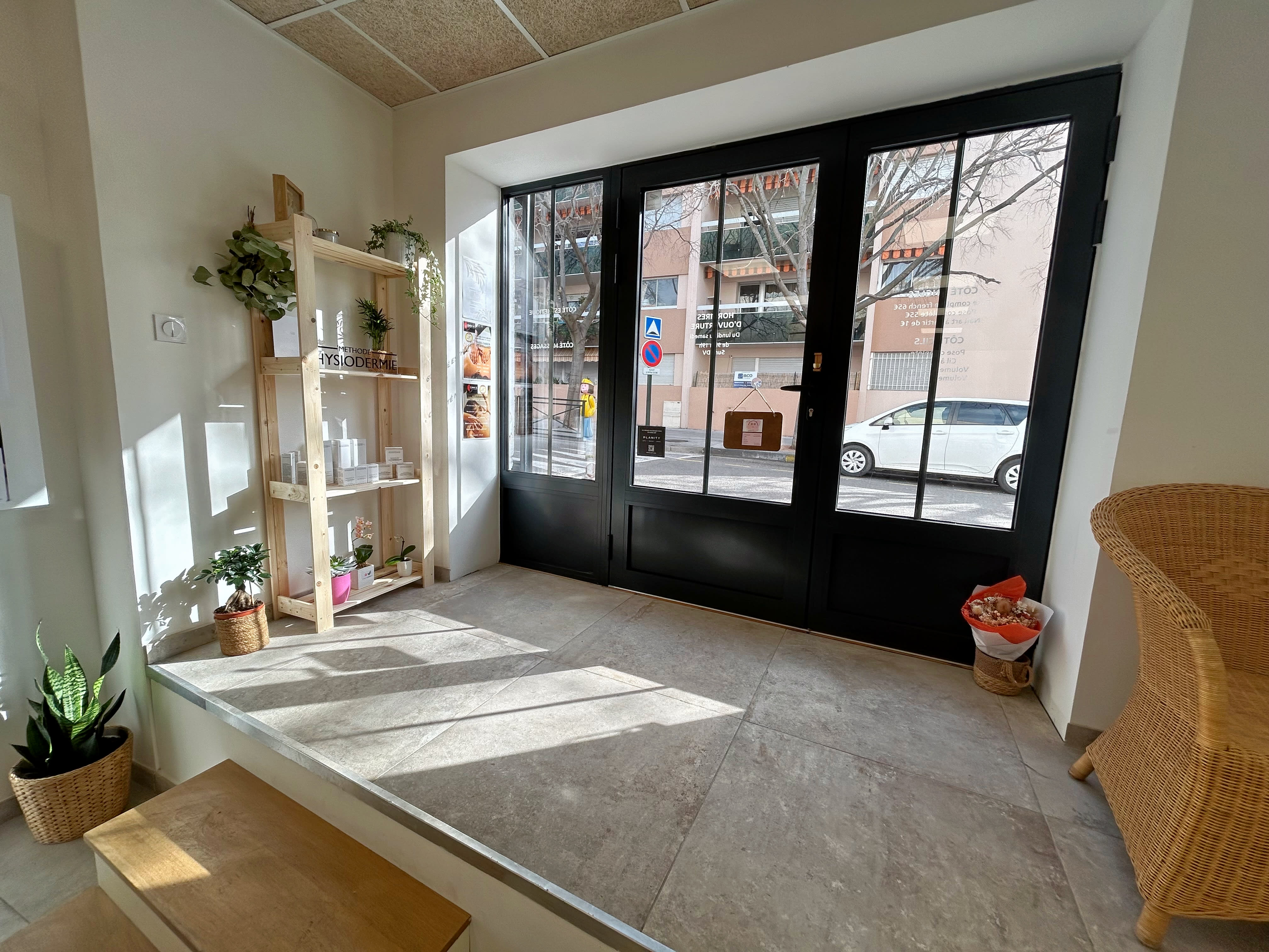 Espace beauté et bien être - Coiffure Hyères - Espace beauté et bien être - Photo Galerie - OneBooking