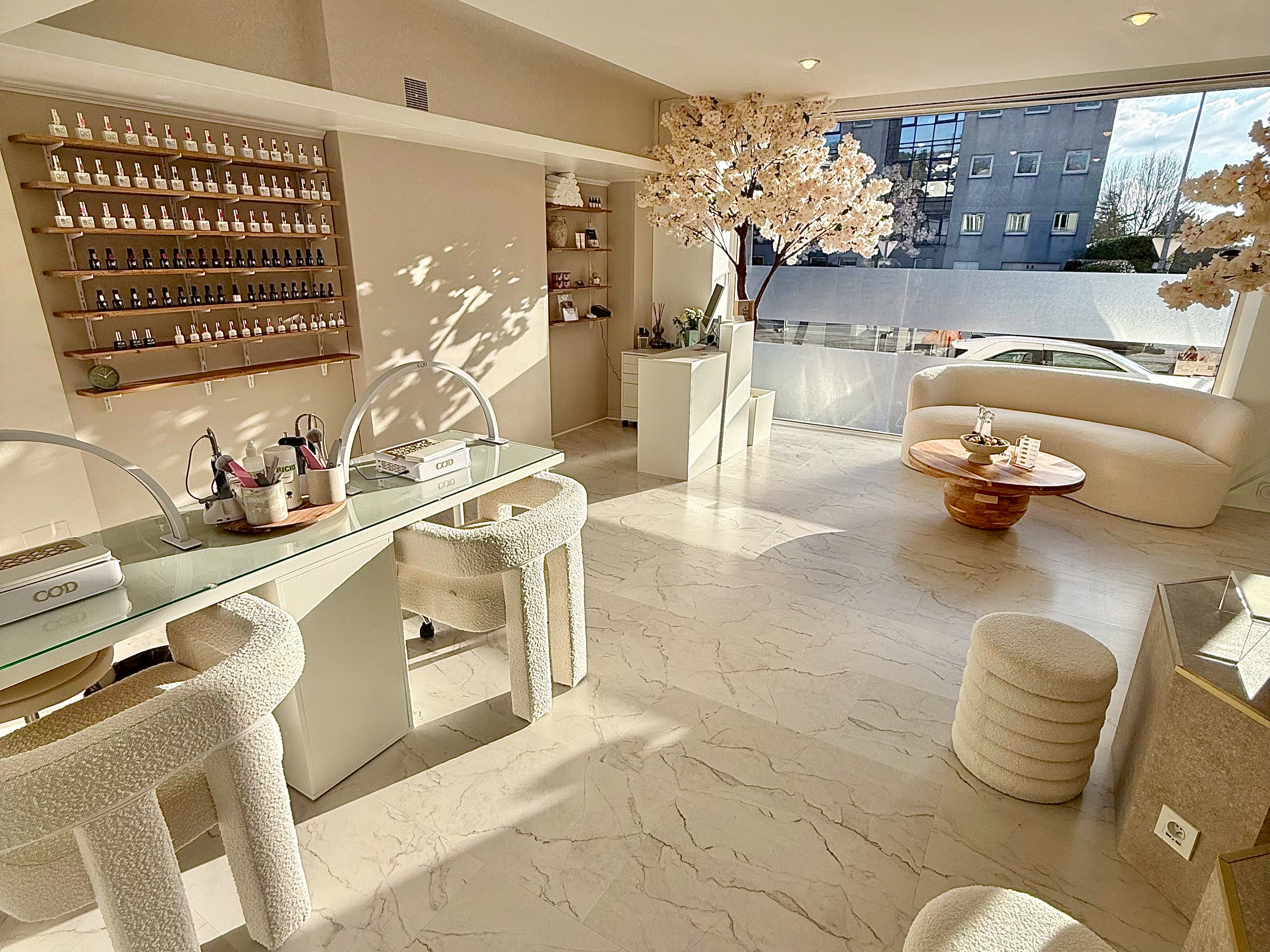 Lloren’s Esthétique 2nd - Onglerie Le Mans - OneBooking