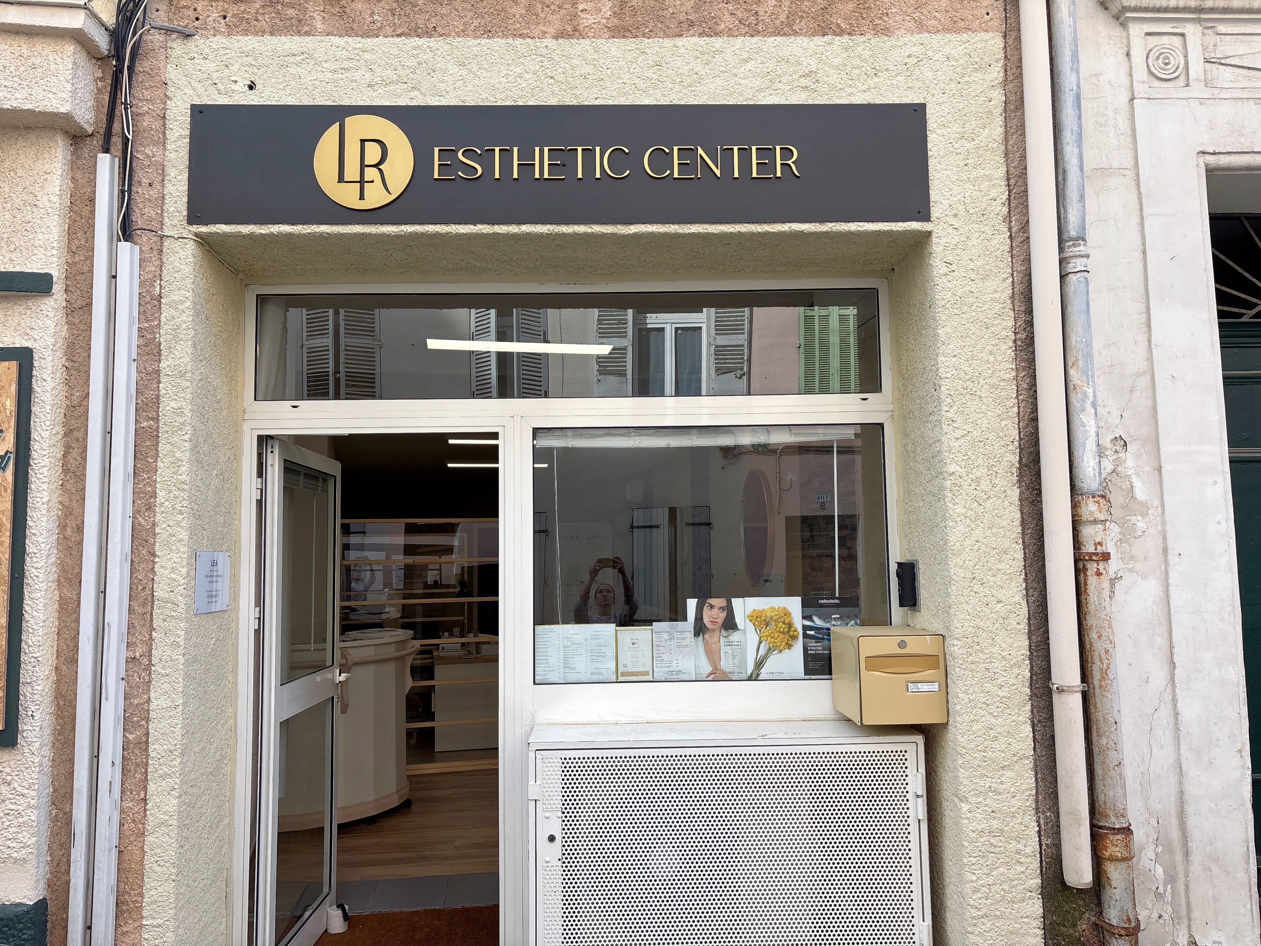 LR Esthetic Center - Institut de beauté Toulon - OneBooking