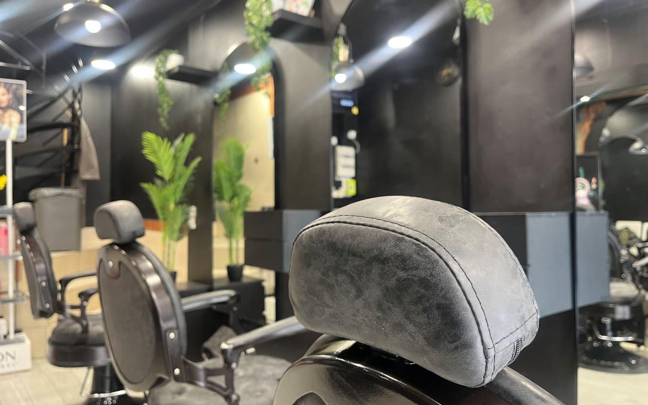 Luxe Locks 75 - Barbier Paris - OneBooking