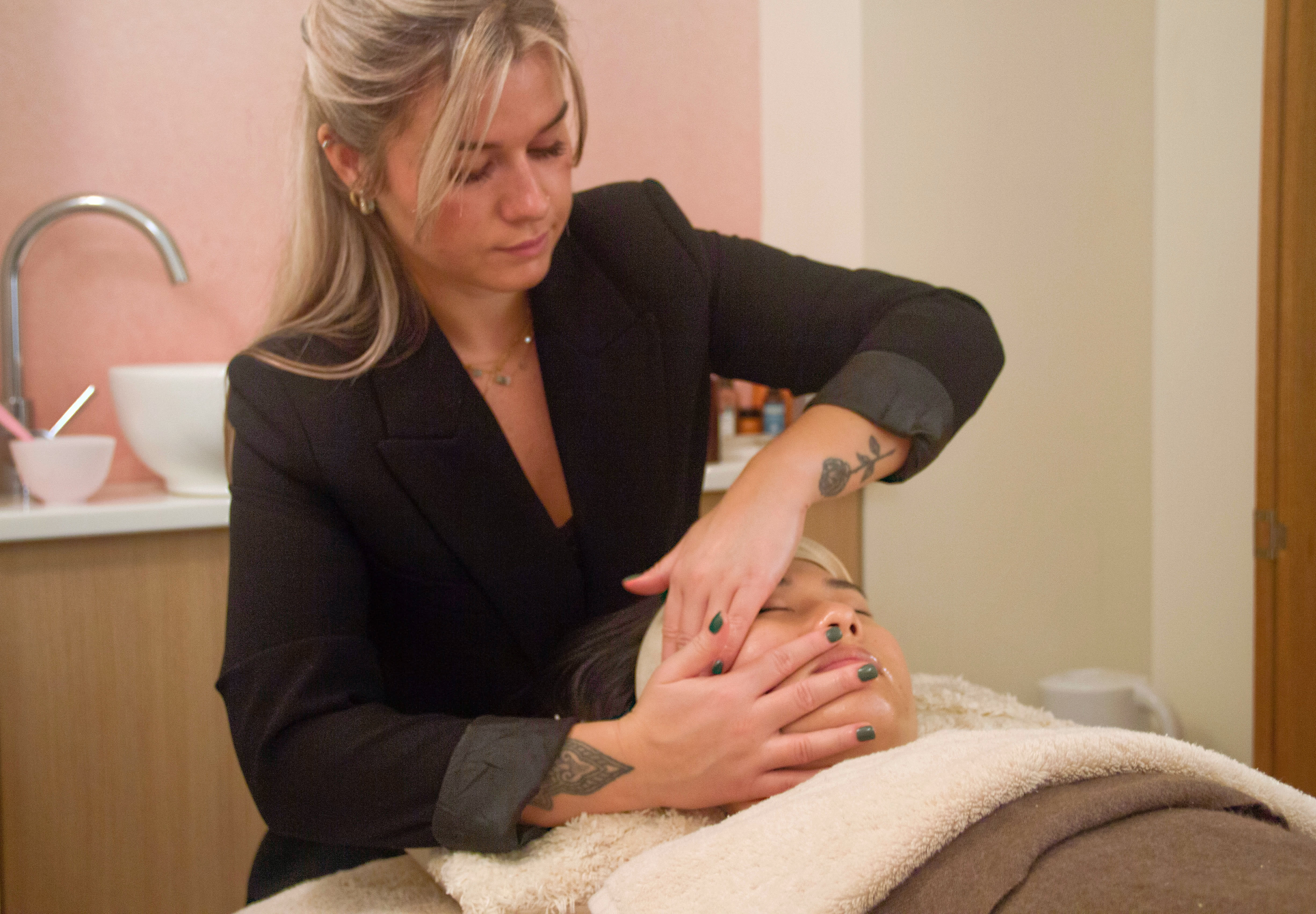 Confiance Facialiste - Massage Paris - OneBooking