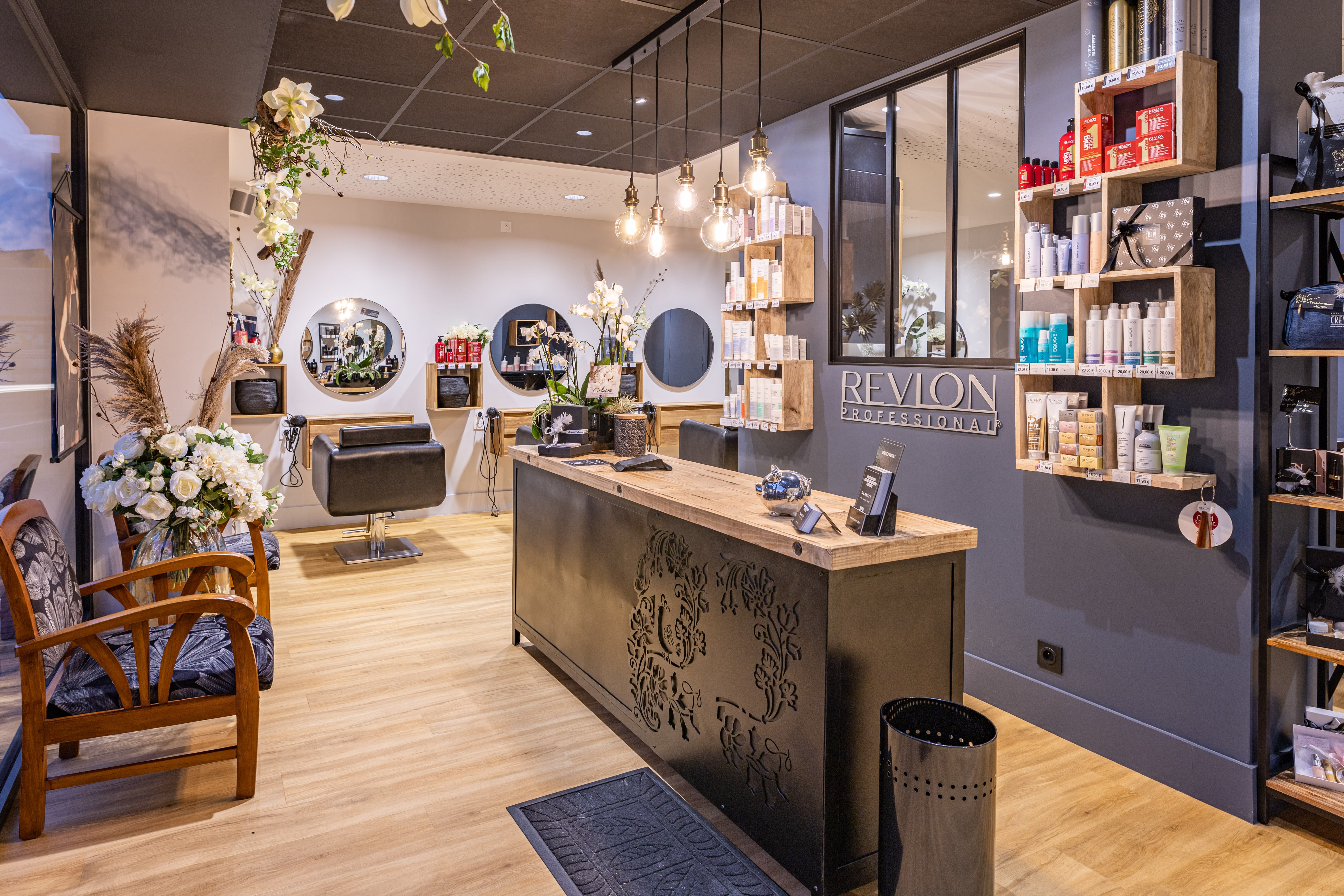 Aurore Styliste Visagiste & Barbier