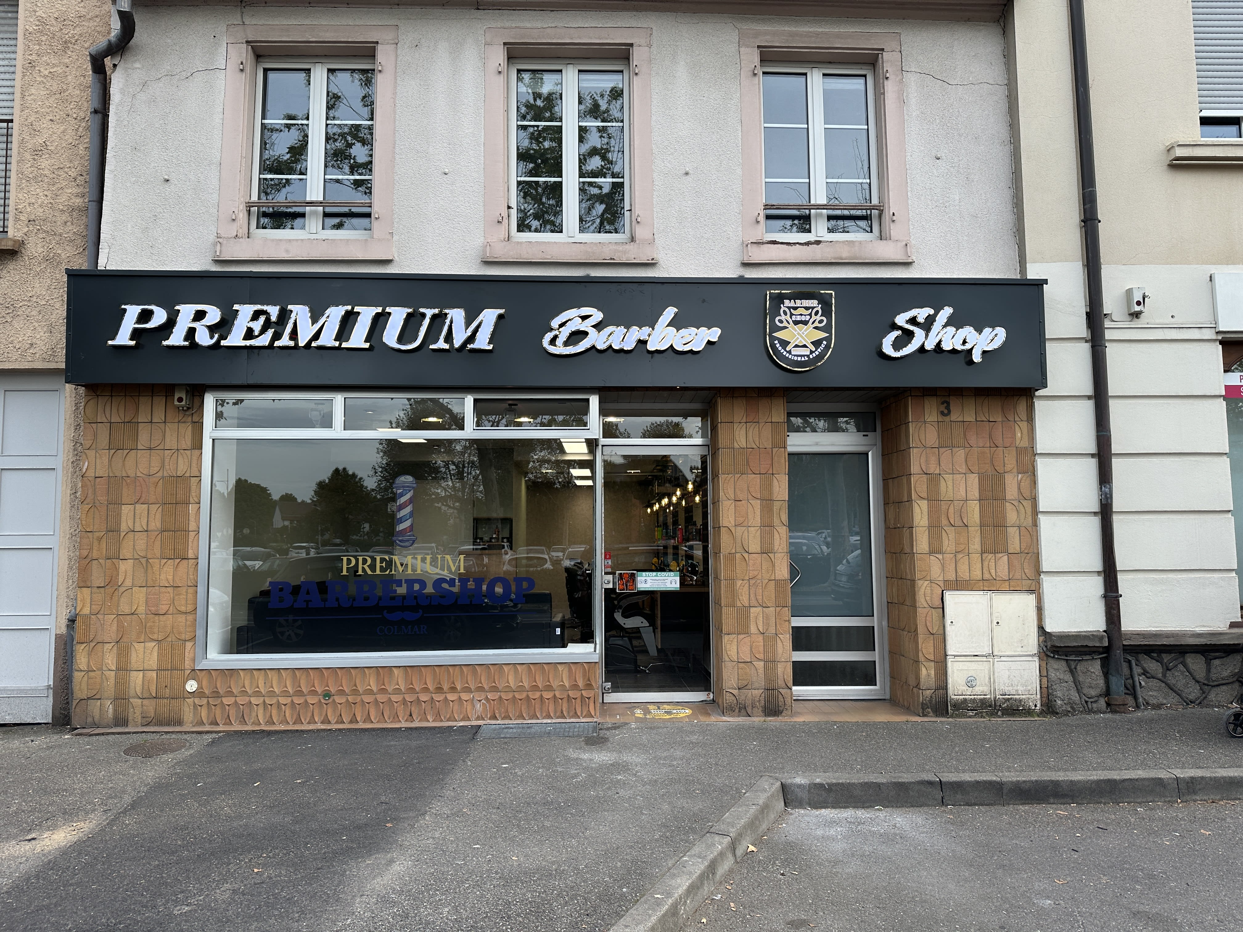 PREMIUM BARBER SHOP