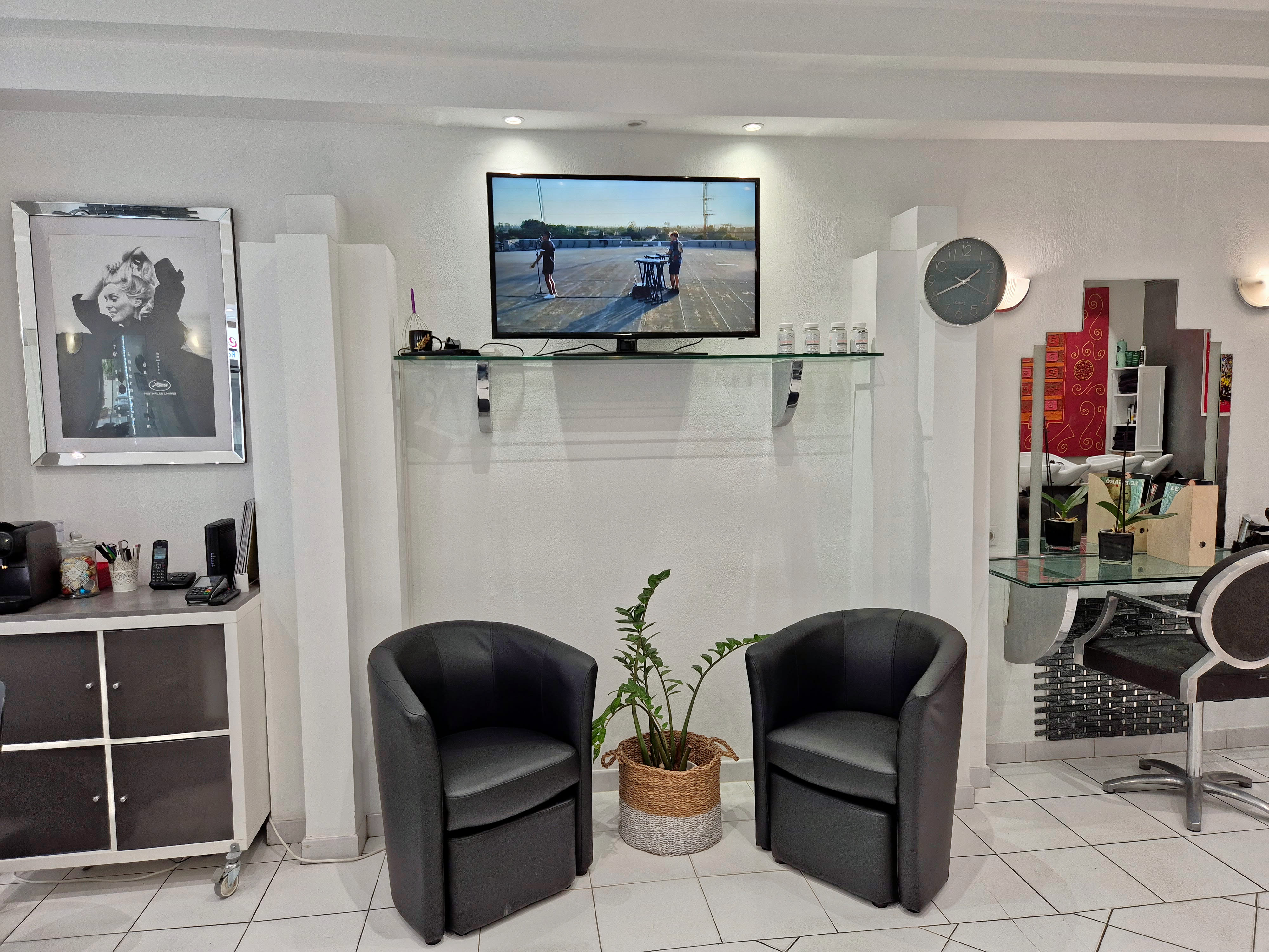 HairLine Coiffure - Coiffure Cannes - HairLine Coiffure - Photo Galerie - OneBooking