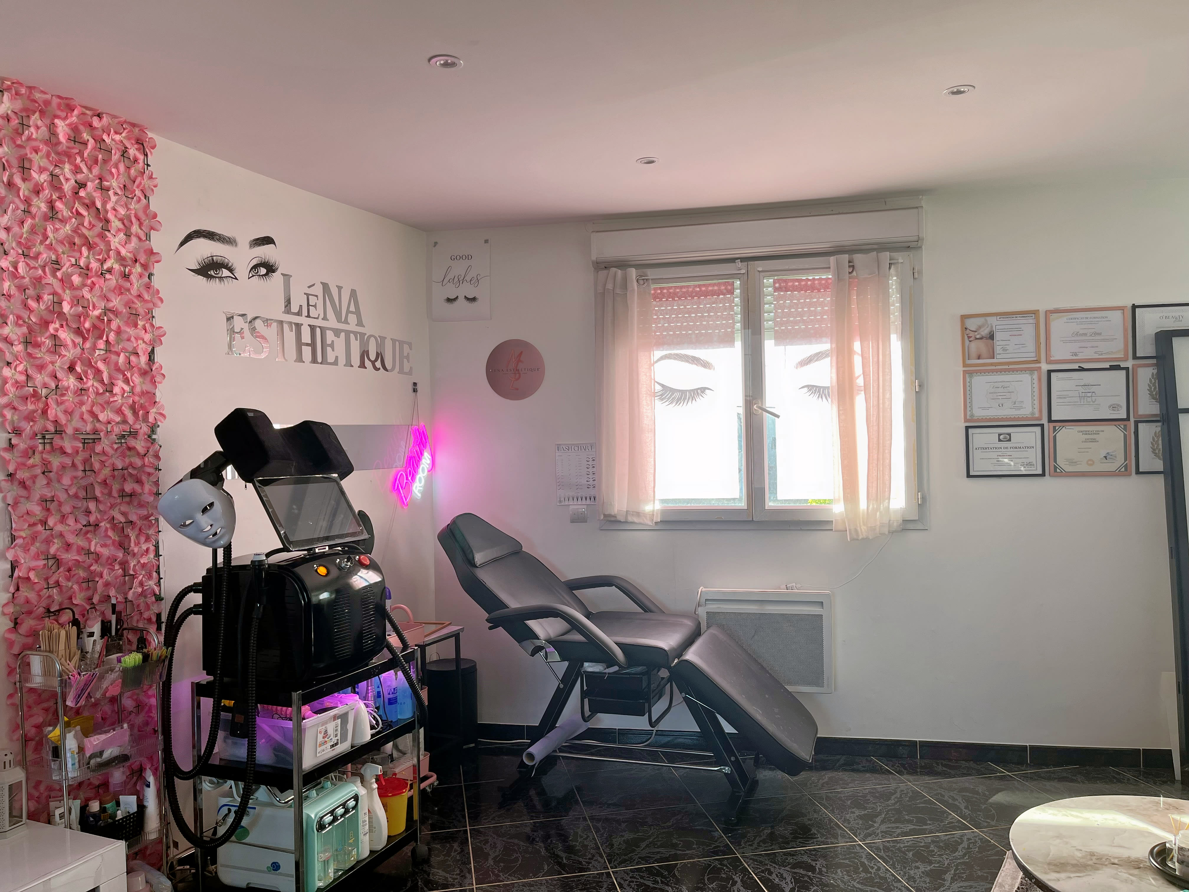 Léna Esthétique - Sourcils & cils Sevran - OneBooking
