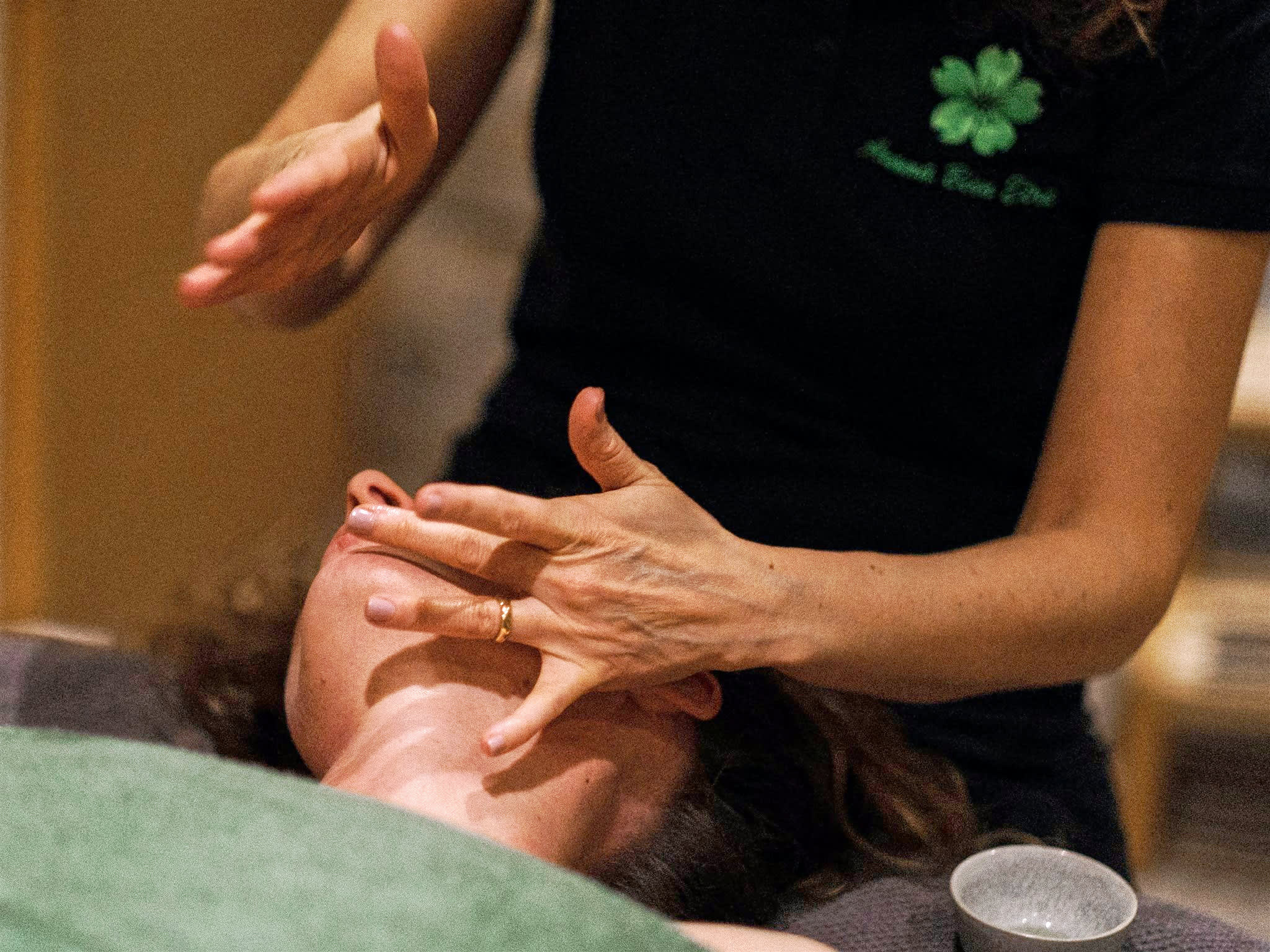 Aroma Bien être - Sourcils & cils Avignon - OneBooking