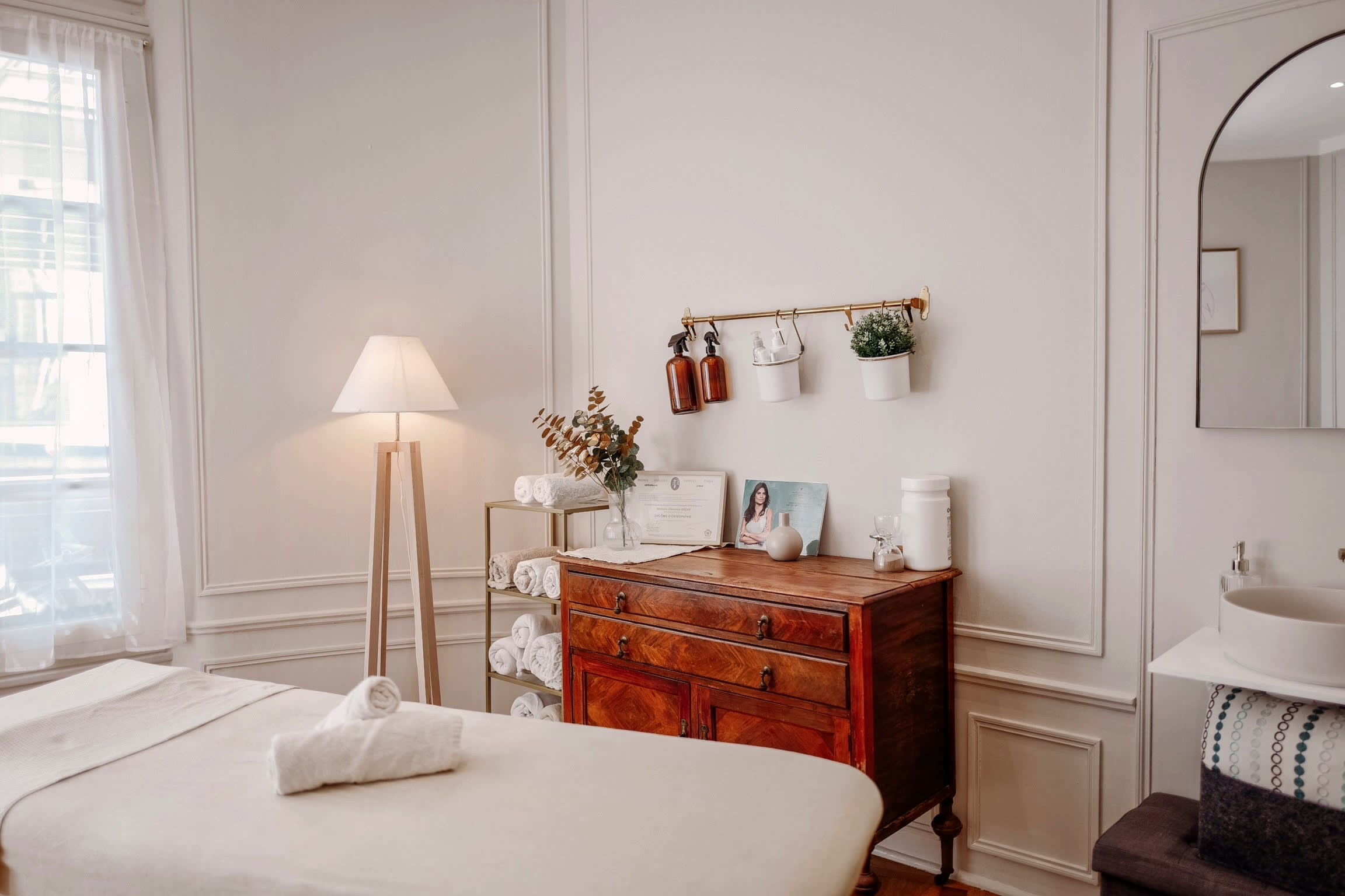 Clemence Drean, Ostéopathe - Sourcils & cils Nice - Photo de couverture - OneBooking