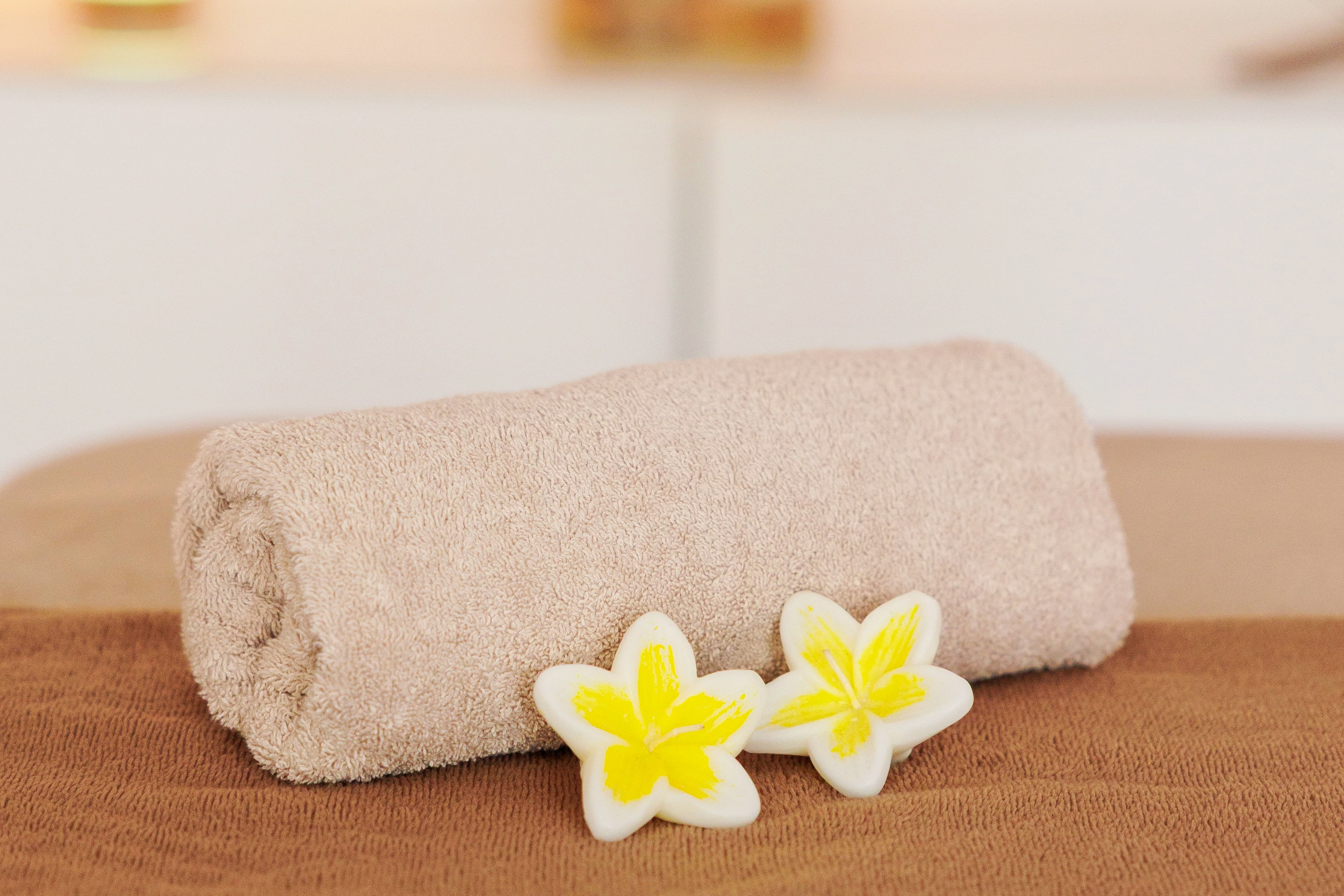 Pauline Holistic Massage - Sourcils & cils Nice - Pauline Holistic Massage - Photo Galerie - OneBooking