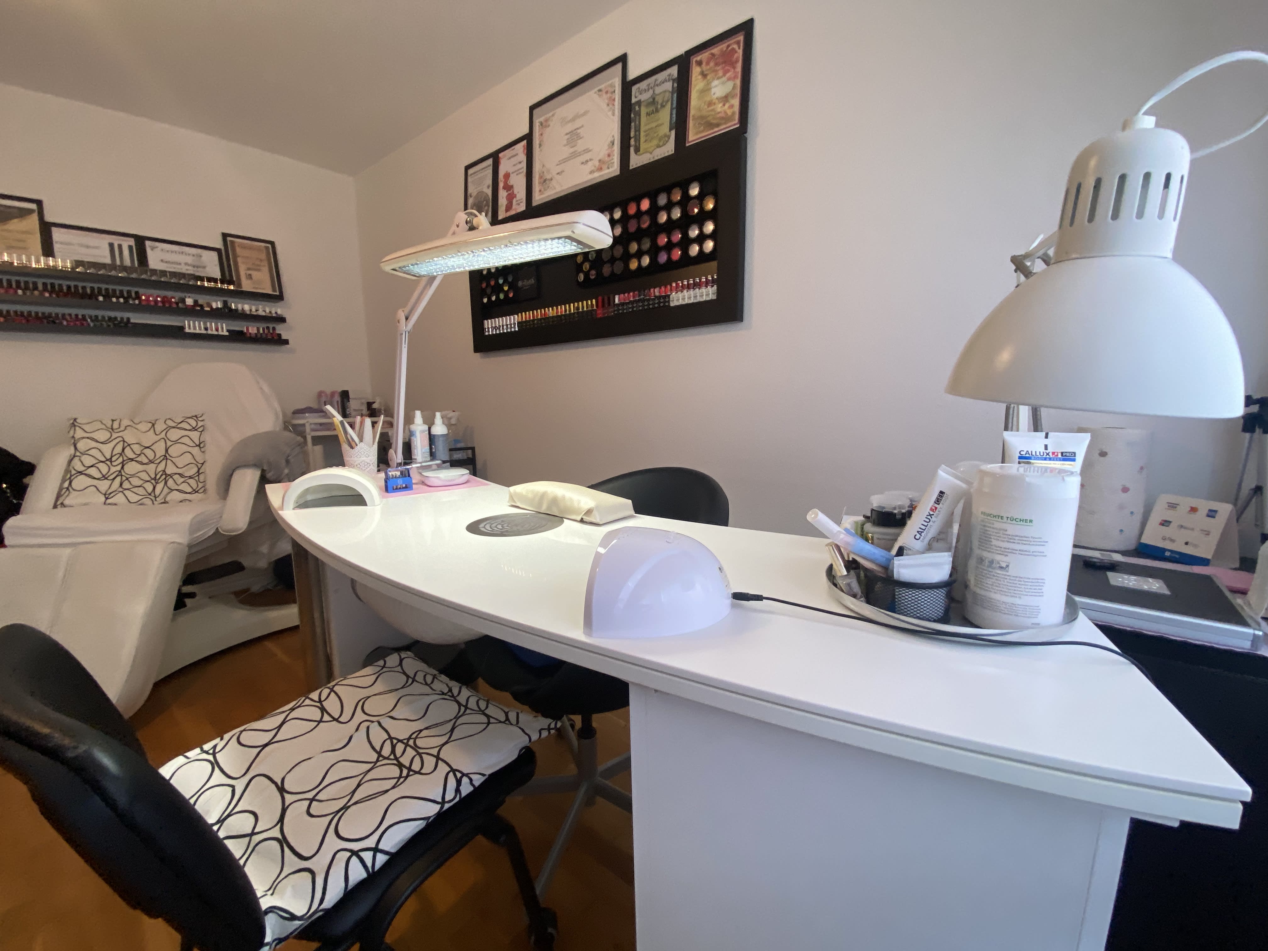 La petite Hongroise / Salon de beauté - Onglerie Strasbourg - OneBooking