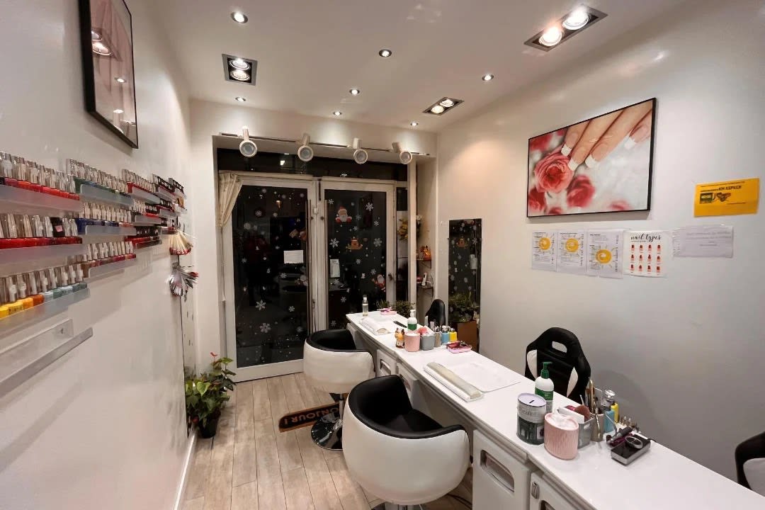 Sunny Nails - Onglerie Paris - OneBooking