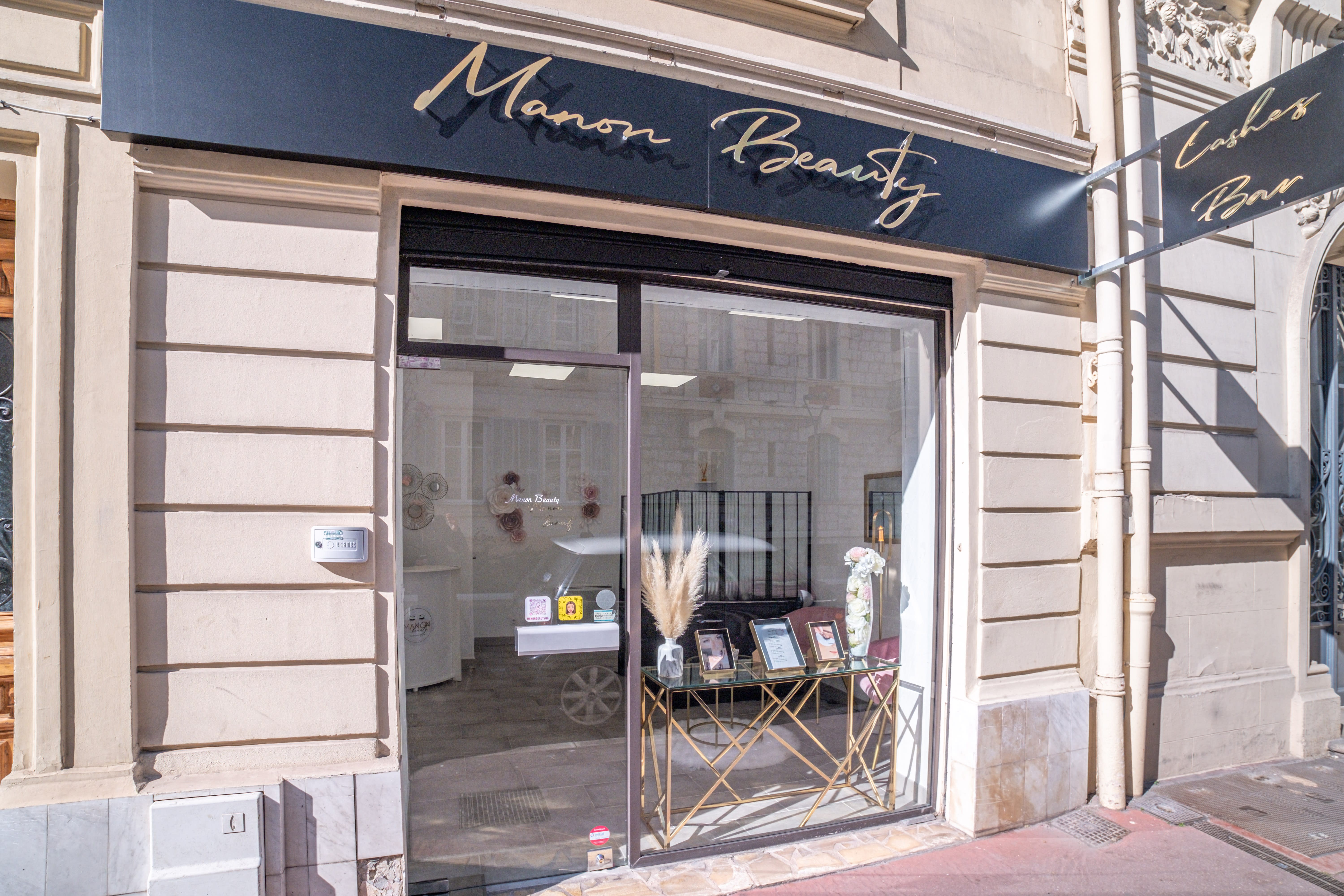 Manon Beauty - Sourcils & cils Nice - Photo de couverture - OneBooking