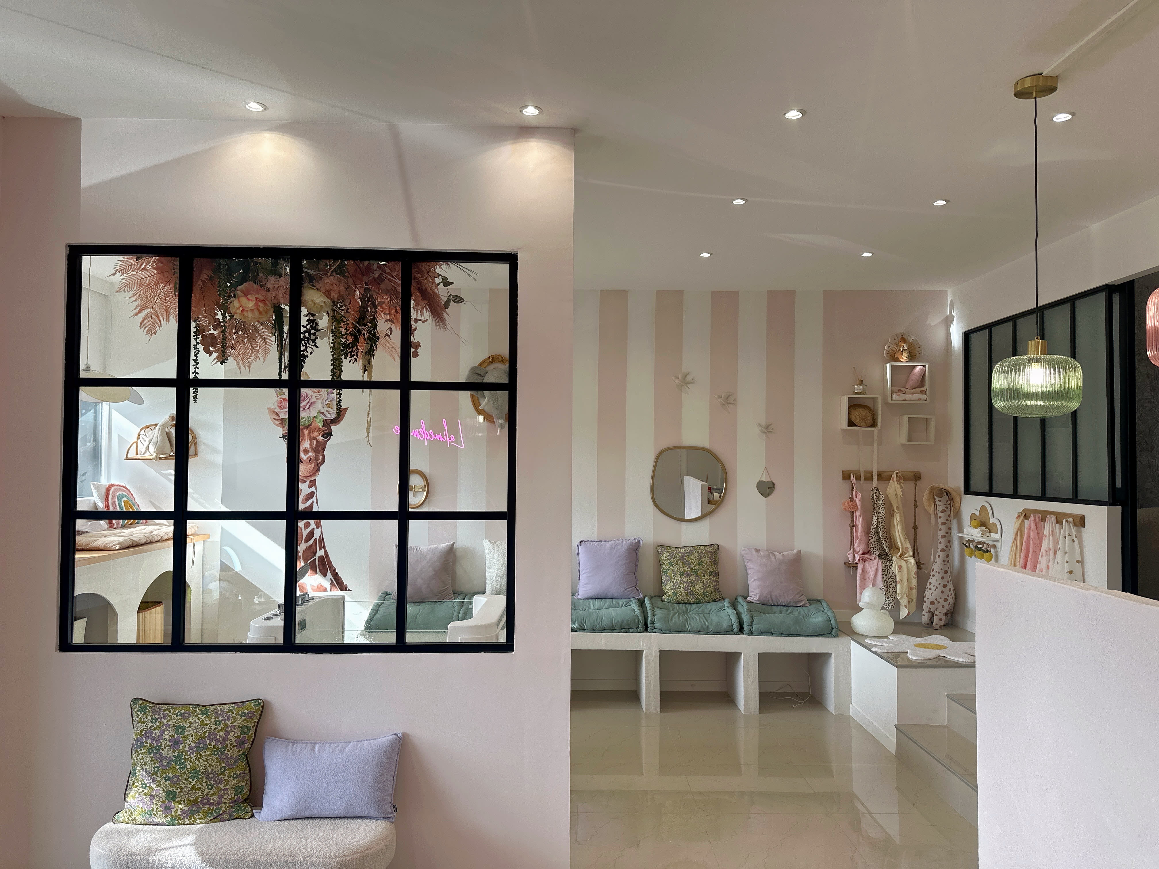 MILLE ET UNE MEREVEILLE - Sourcils & cils Fréjus - OneBooking