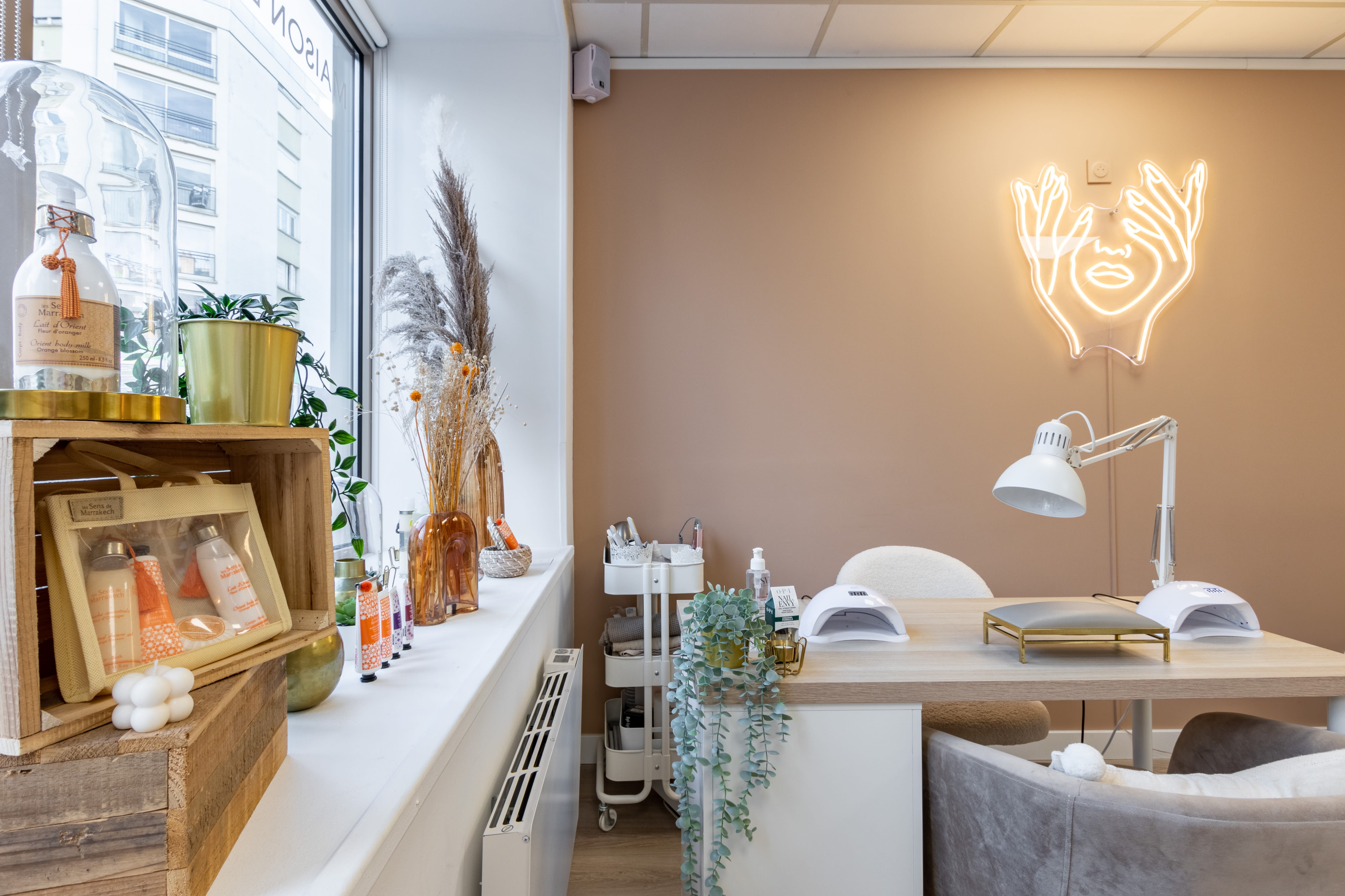 Regard d’exception - Onglerie Reims - OneBooking
